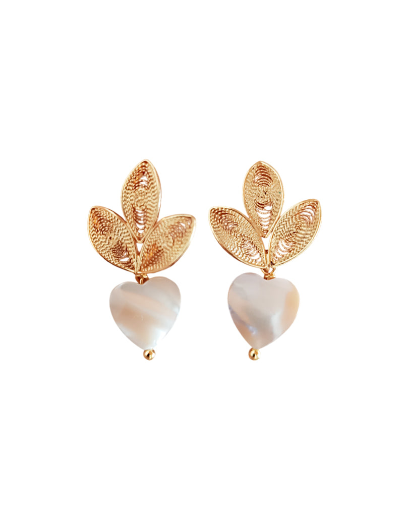 Aretes filigrana gota corazón nacar Mia