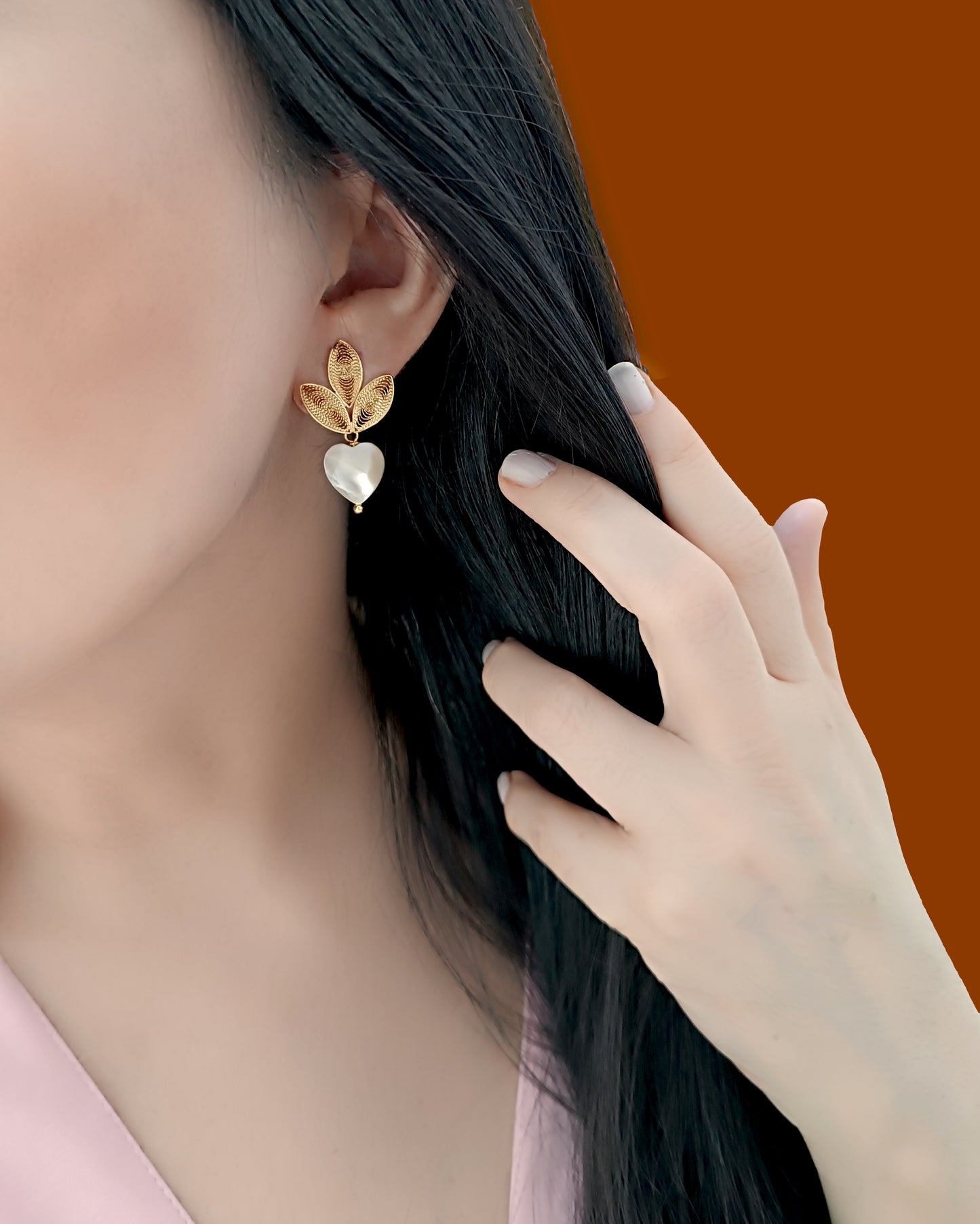 Aretes filigrana gota corazón nacar Mia