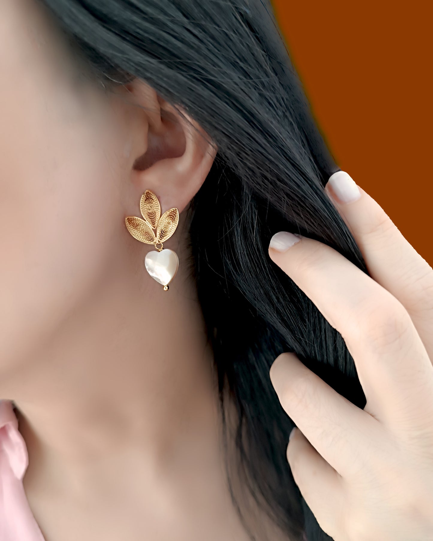 Aretes filigrana gota corazón nacar Mia
