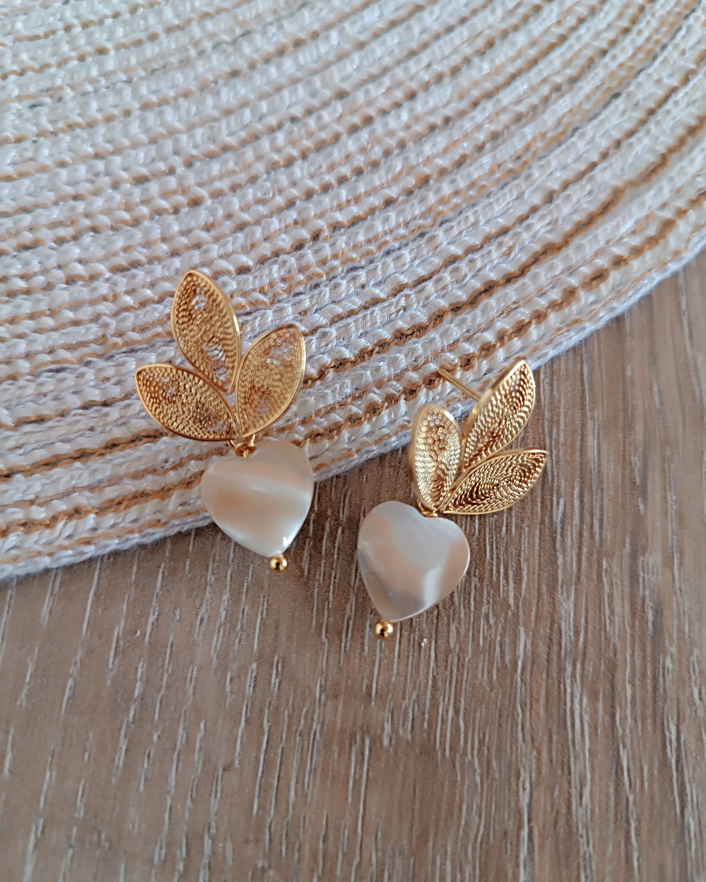 Aretes filigrana gota corazón nacar Mia