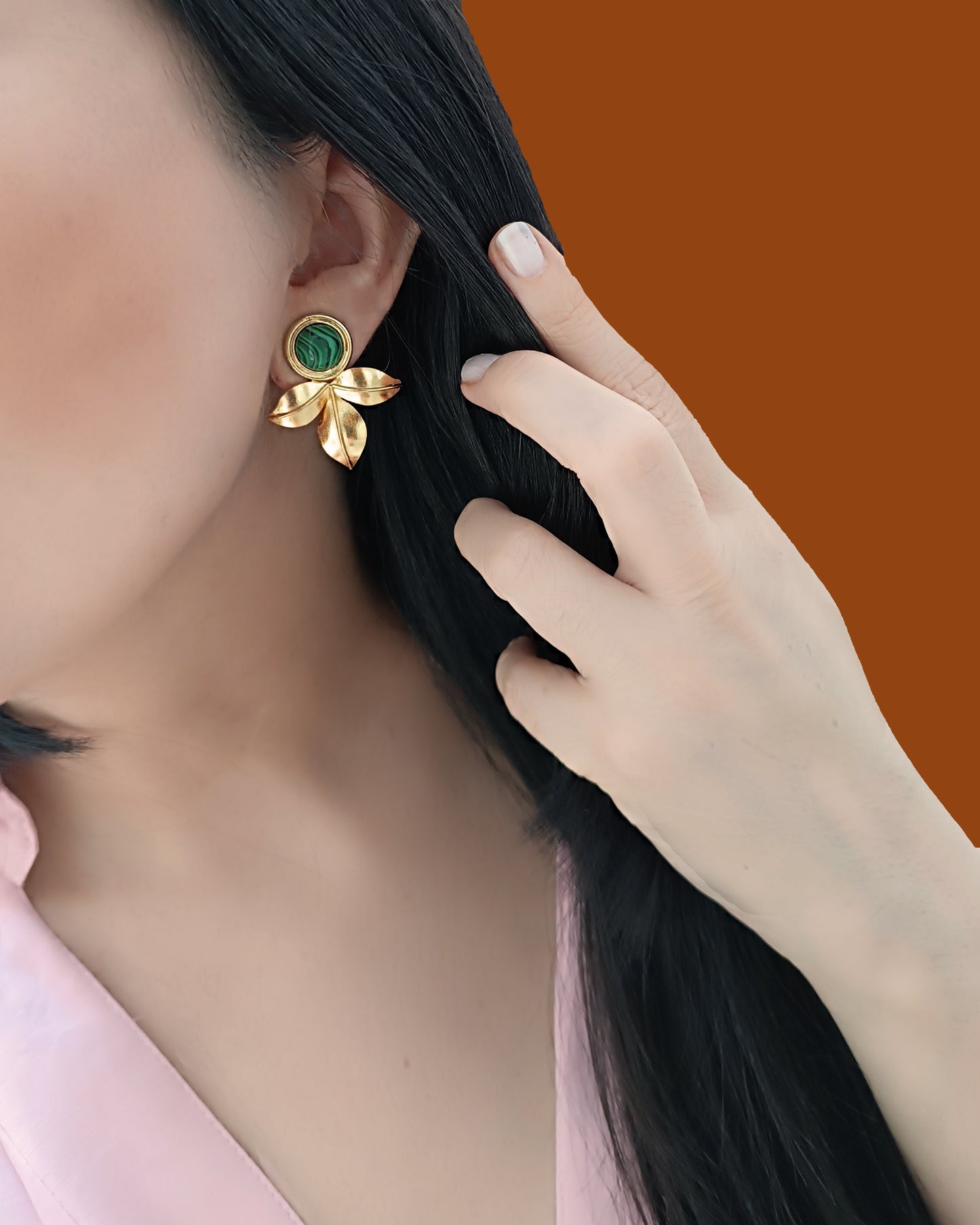Aretes topos tres pétalos Andi piedra Malaquita