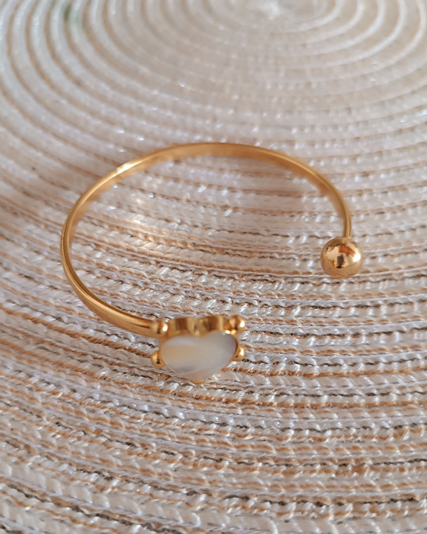 Brazalete corazón nácar beige