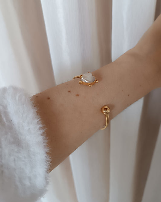 Brazalete corazón nácar beige