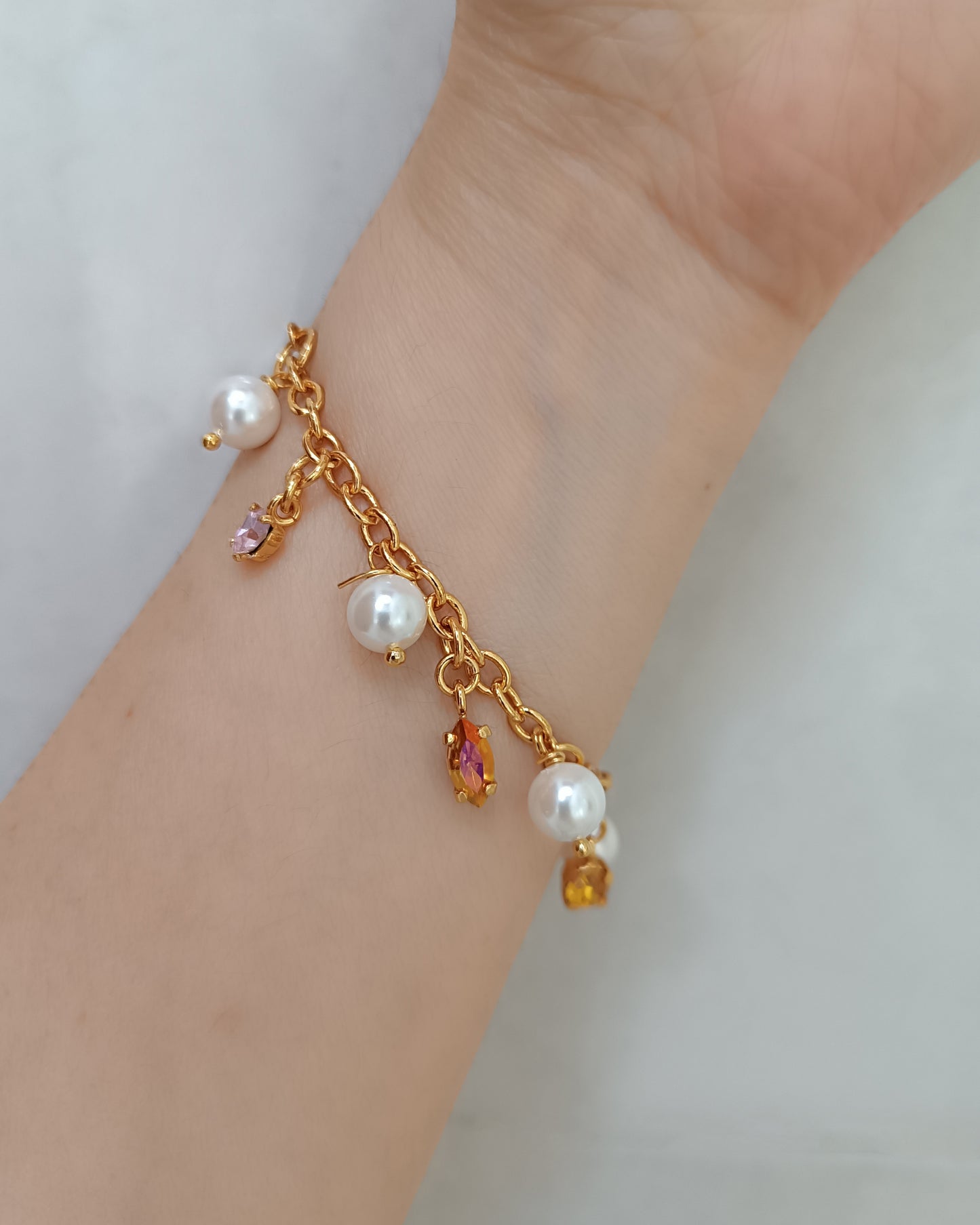 Brazalete en filigrana con colgantes Nadia