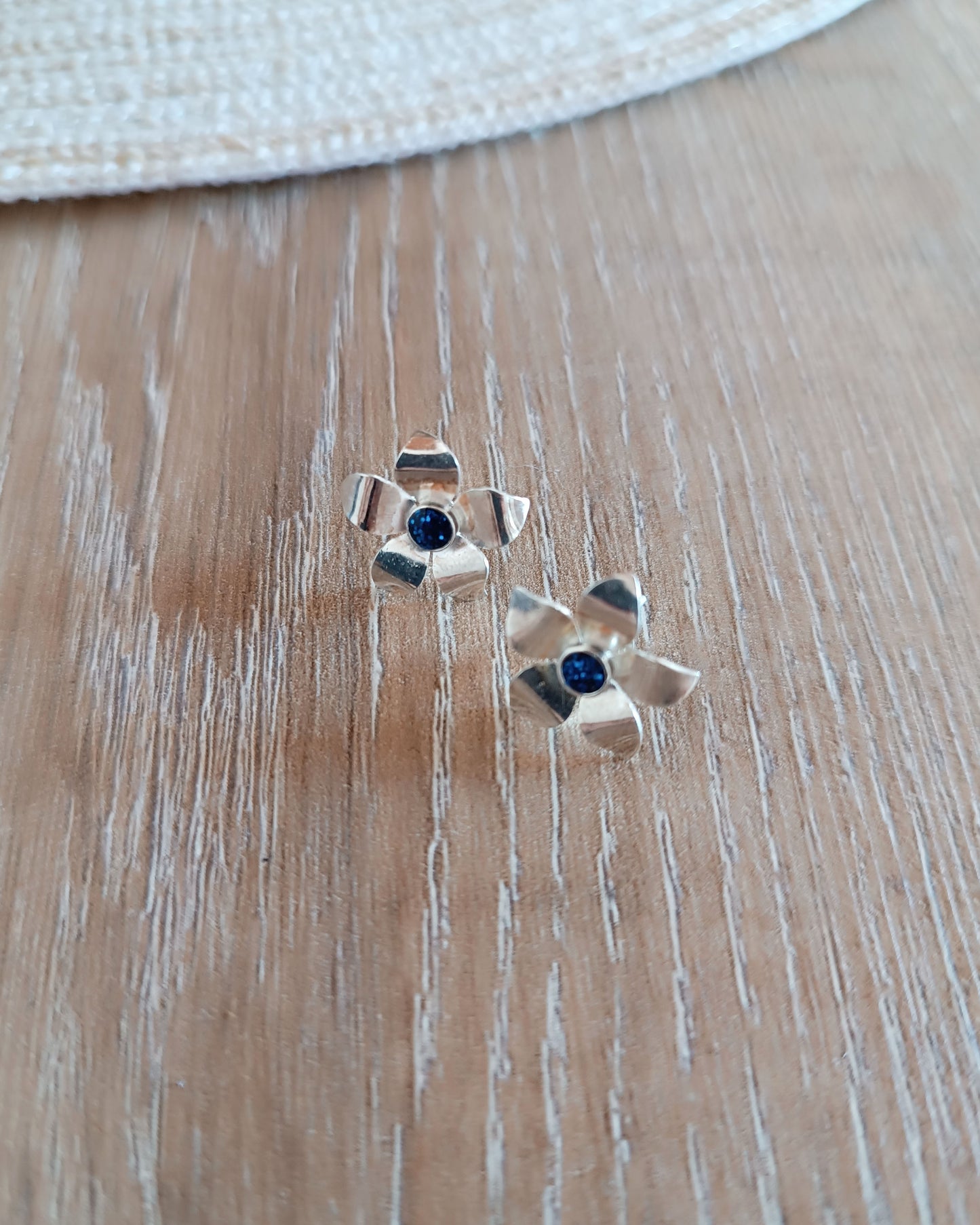 Aretes mini en plata de ley 950 azul Shopie