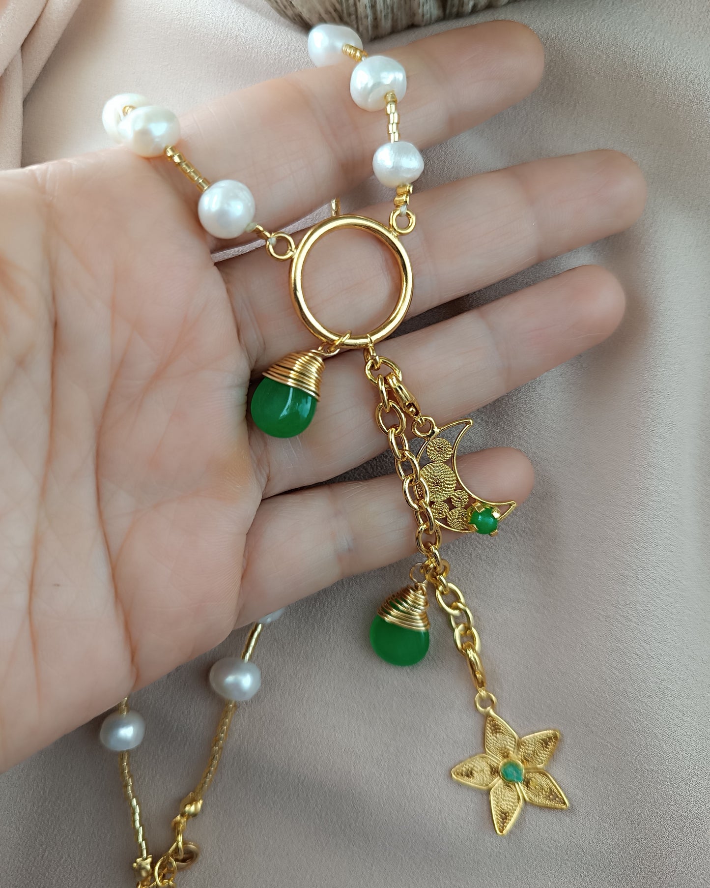 Collar de perlas y colgantes jade y filigranaJosefa