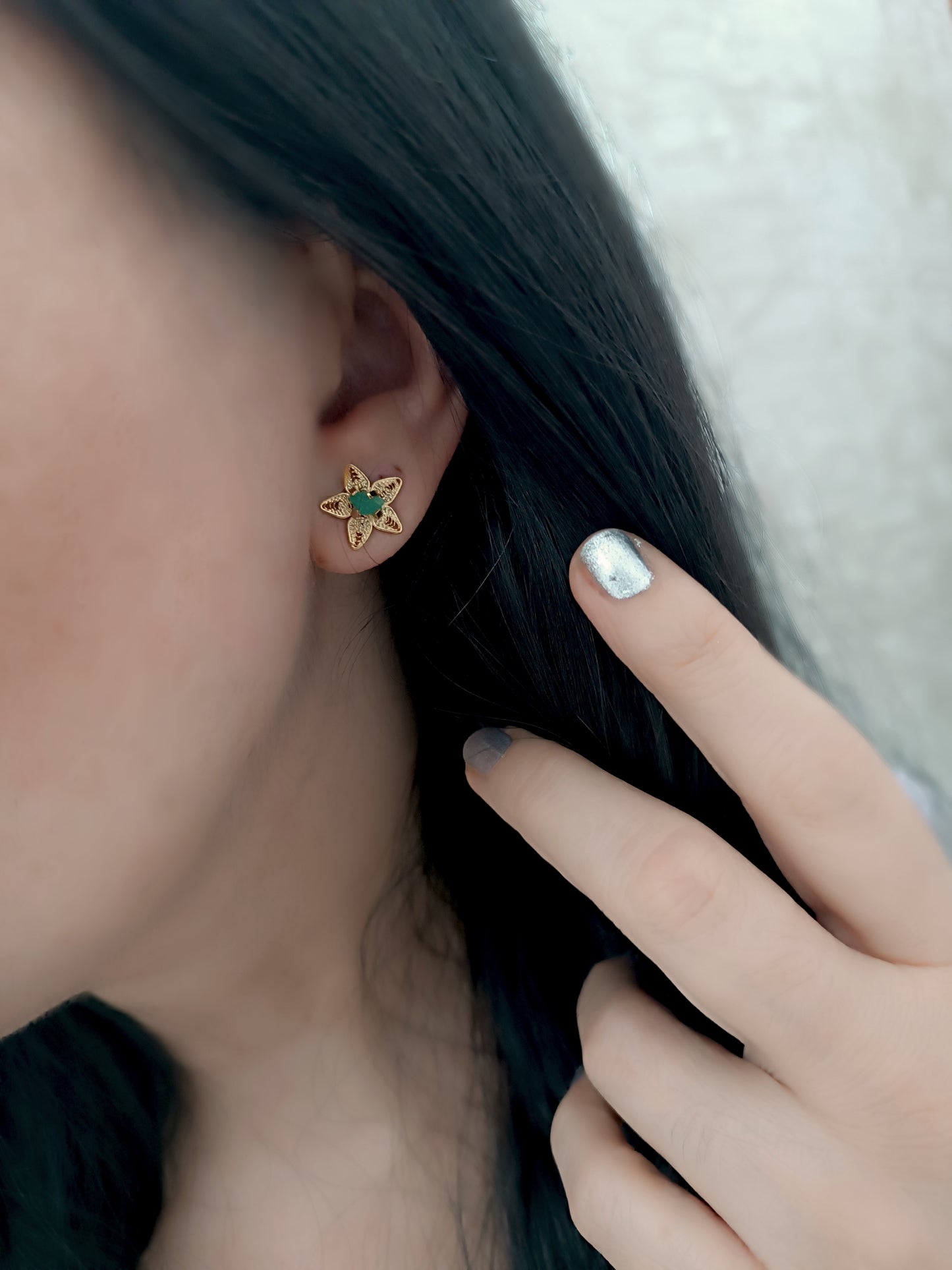 Aretes mini filigrana y esmeralda estrellita
