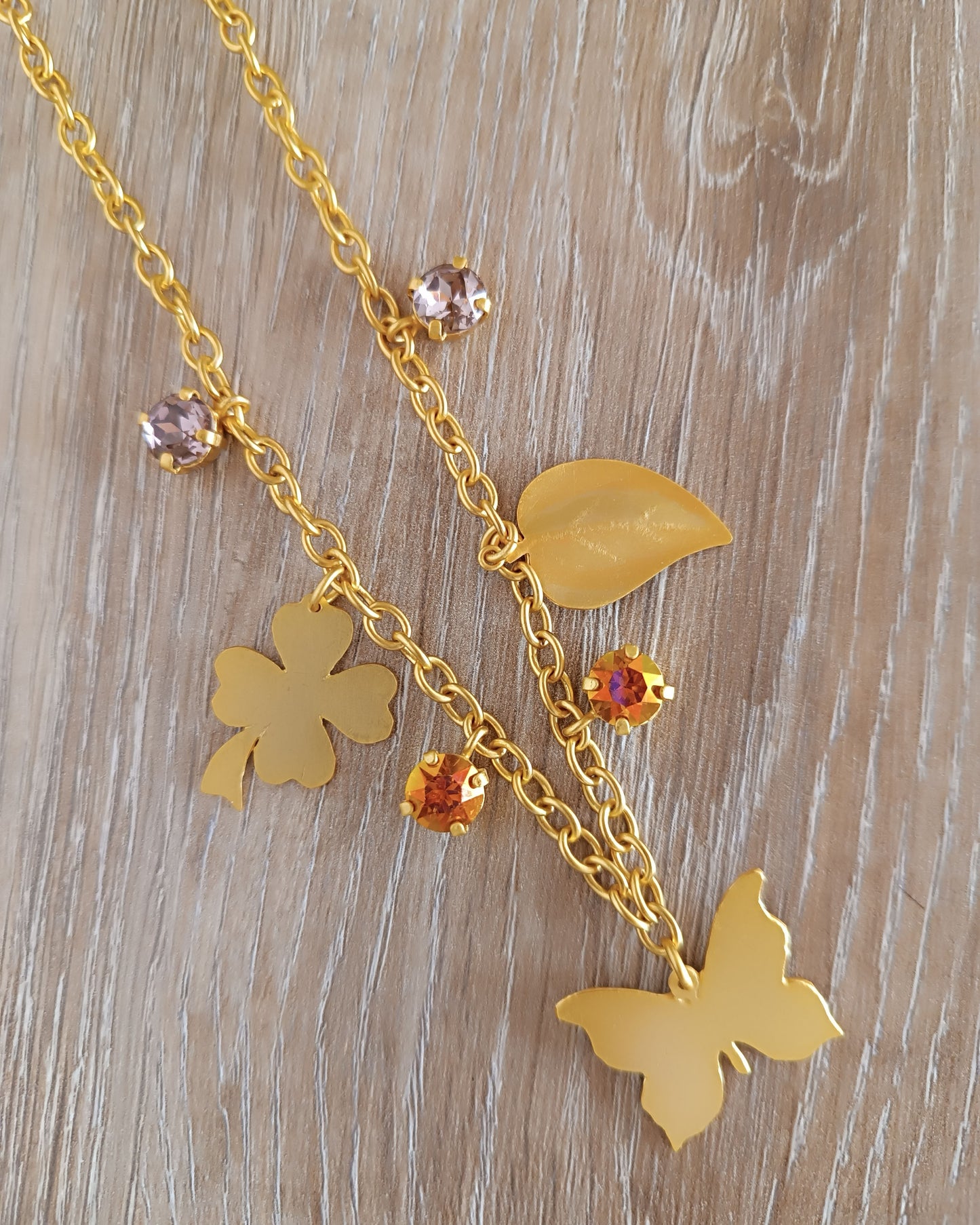 Collar, cadena y dijes con cristales Lucia