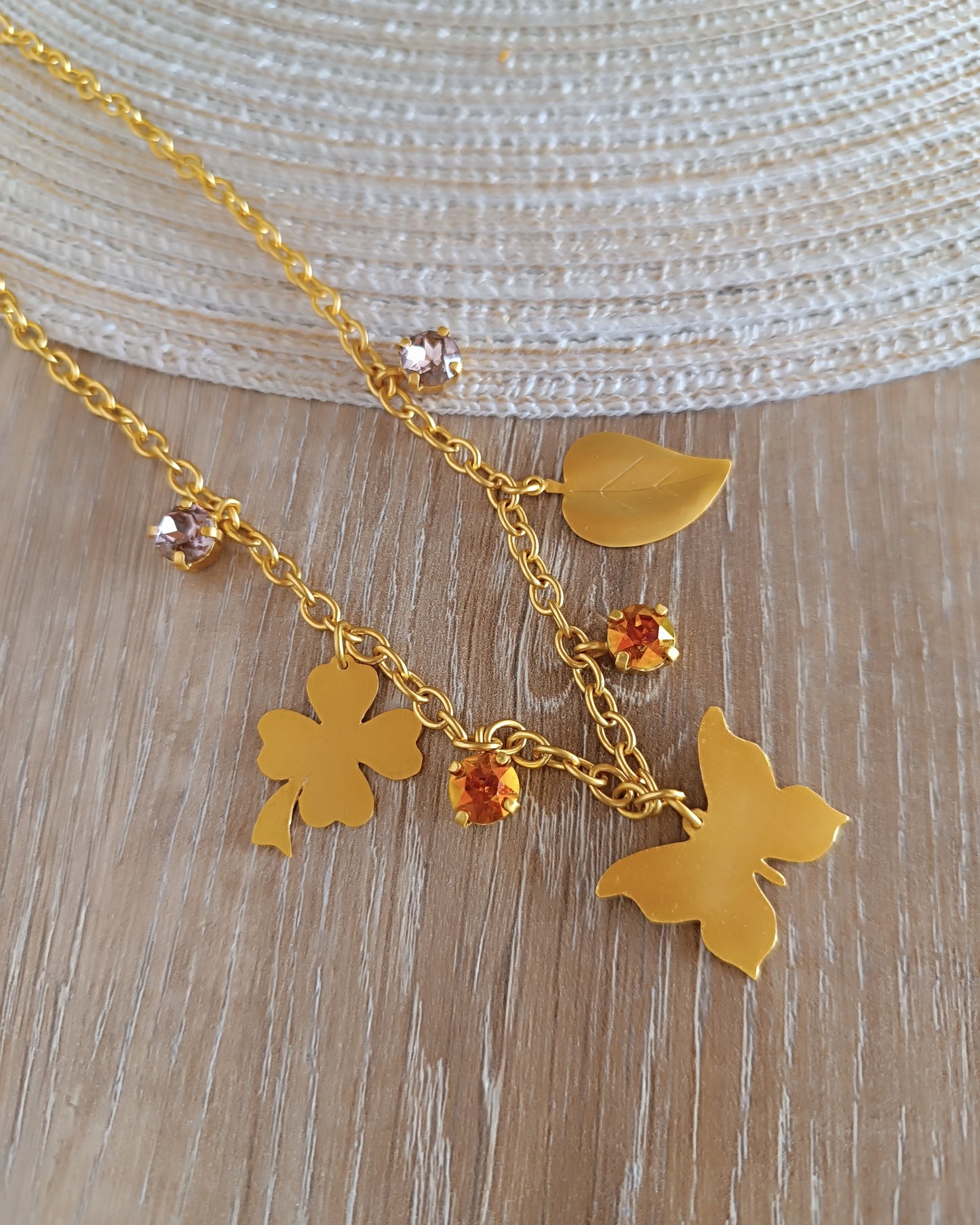 Collar, cadena y dijes con cristales Lucia