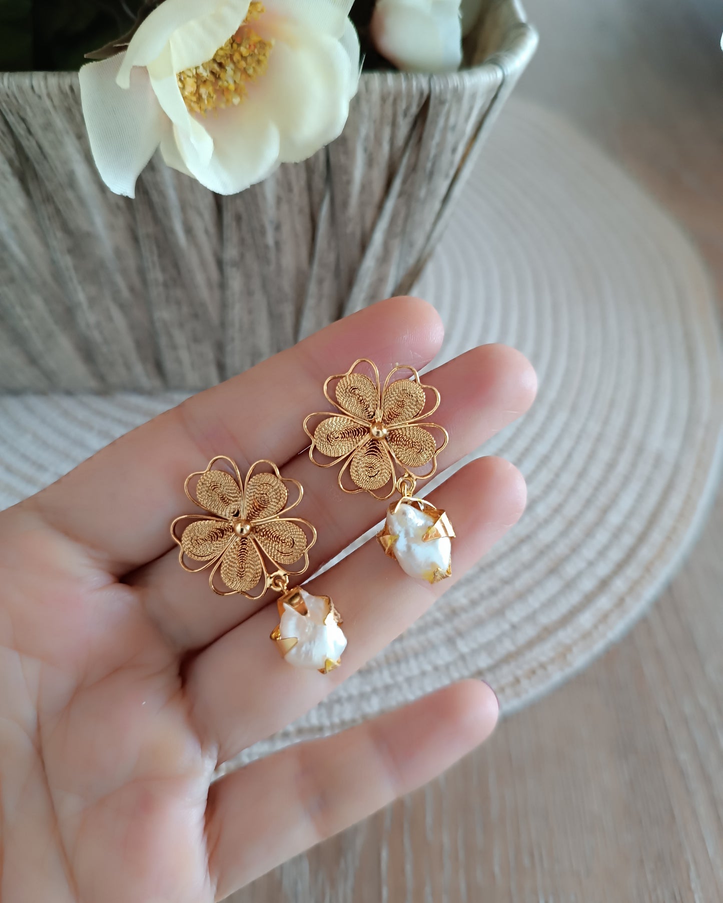 Aretes en filigrana con perla Biguá irregulares Abigail