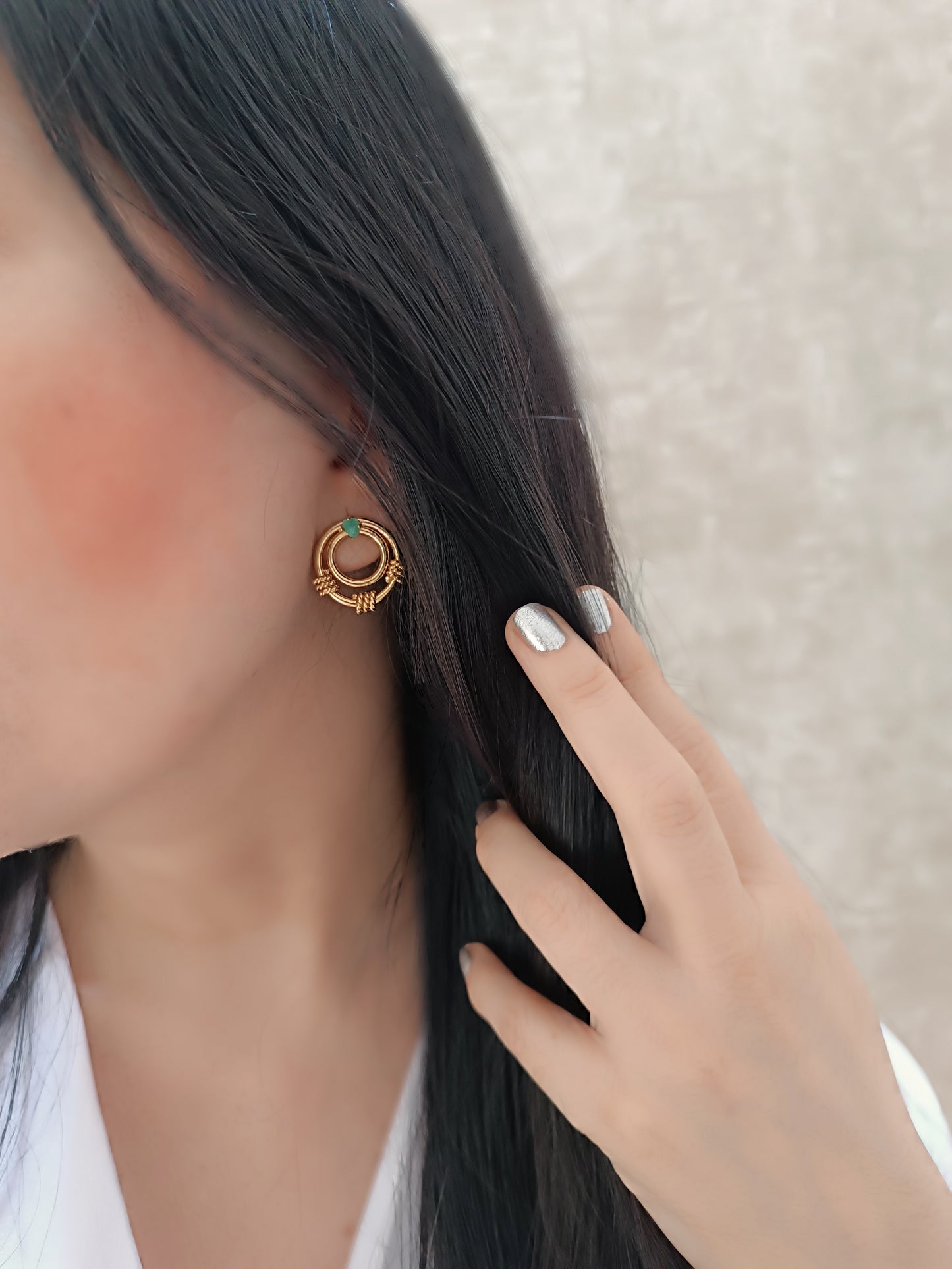 Aretes topos, doble círculo y esmeralda