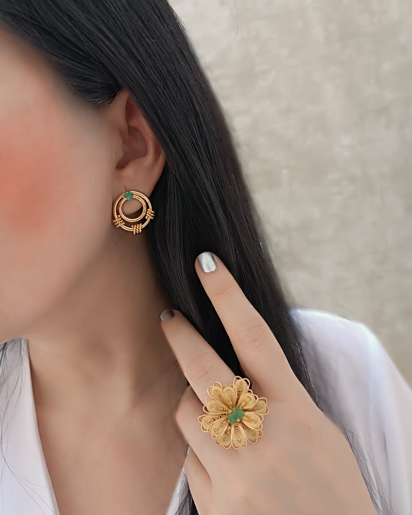 Aretes topos, doble círculo y esmeralda