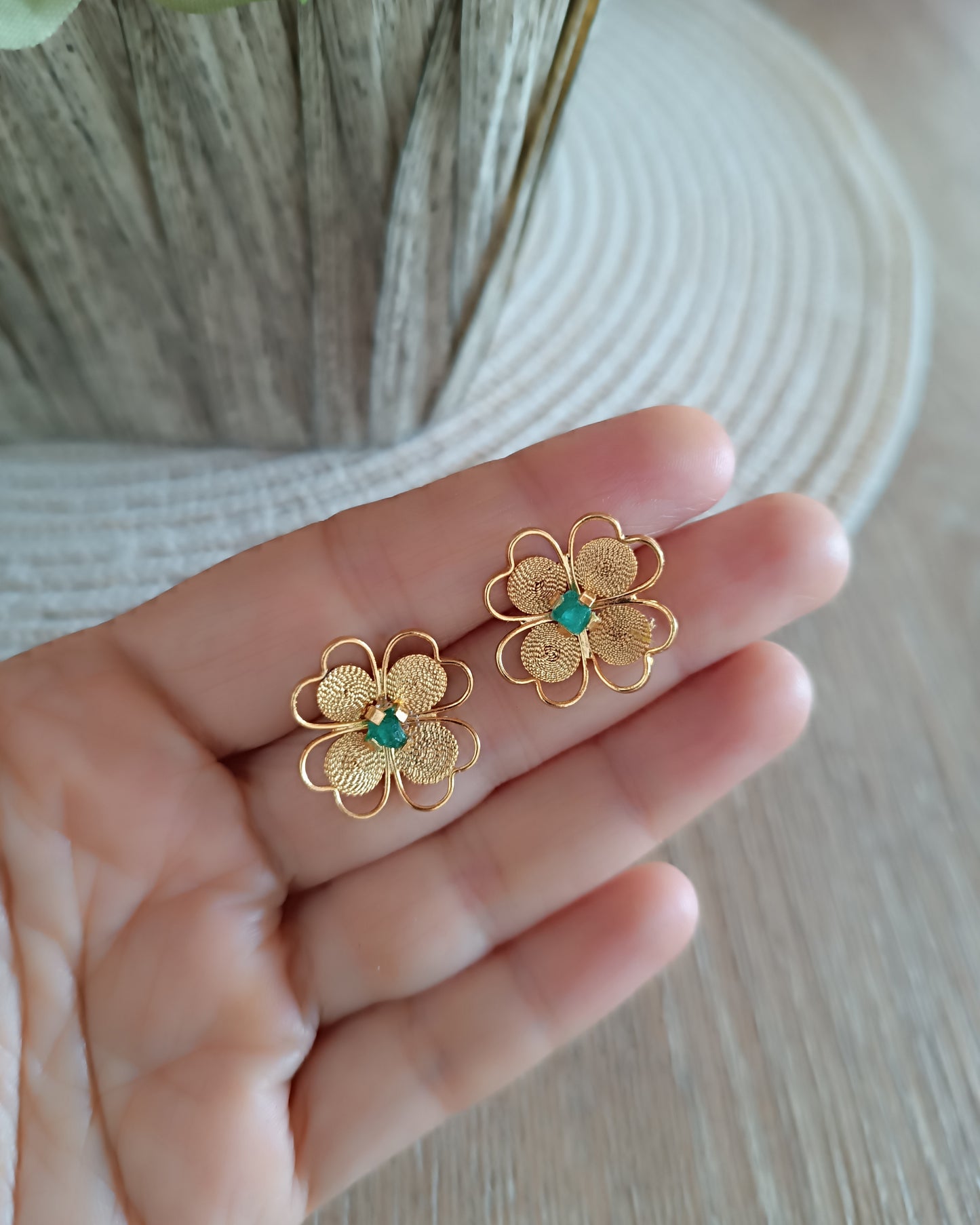 Aretes filigrana trébol y esmeralda mediano