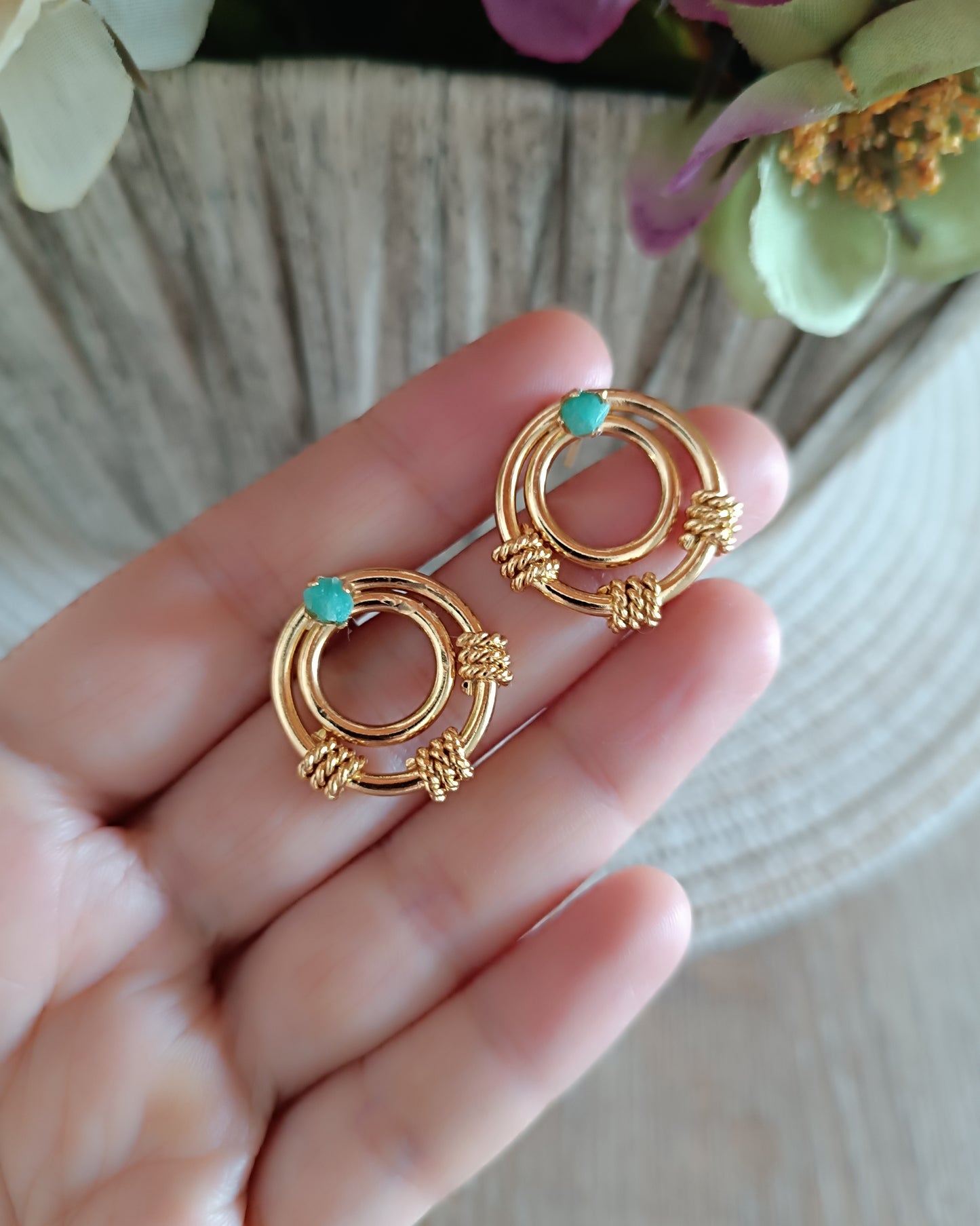 Aretes topos, doble círculo y esmeralda
