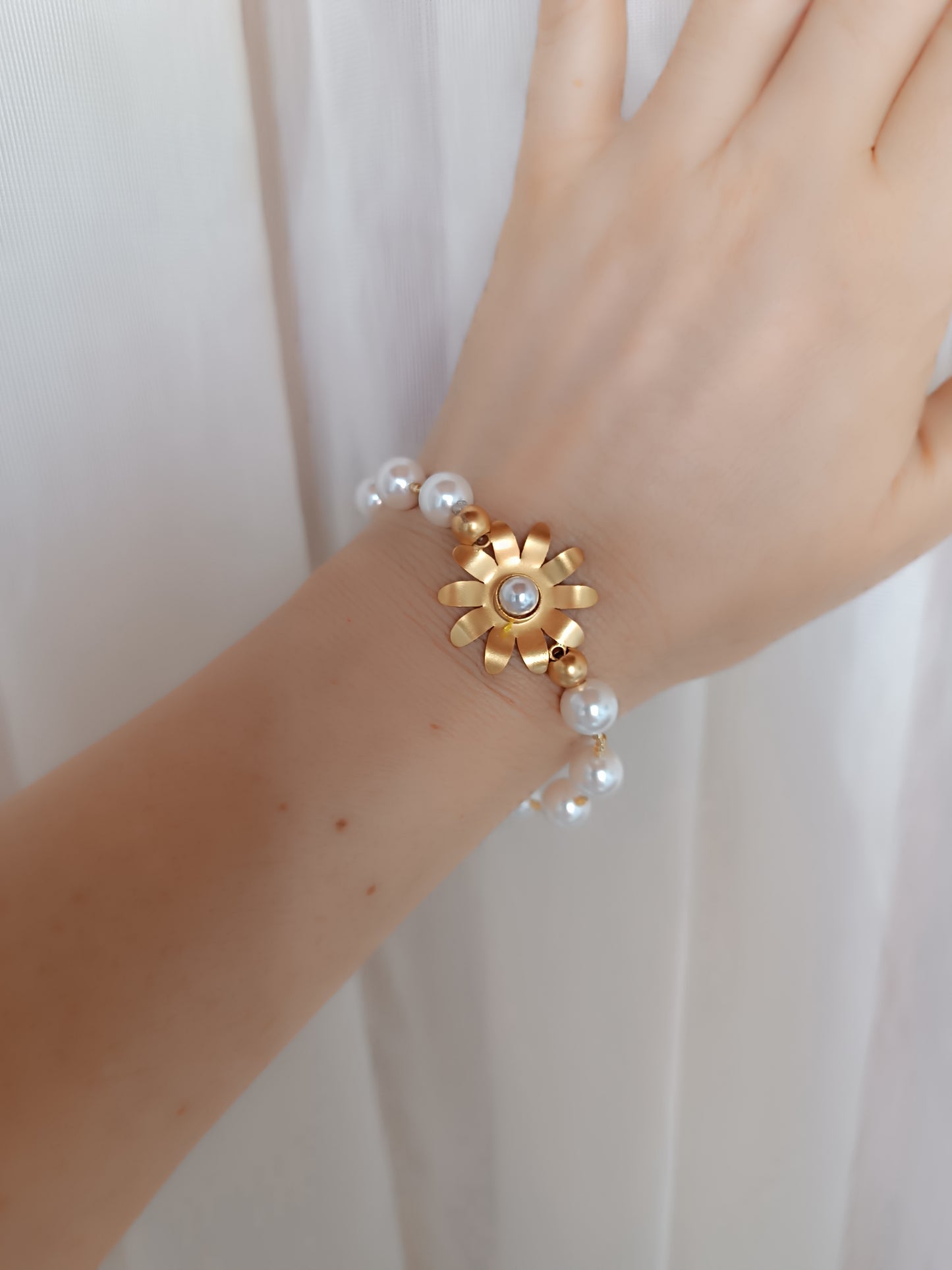 Pulsera de perlas Shell y flor Margarita