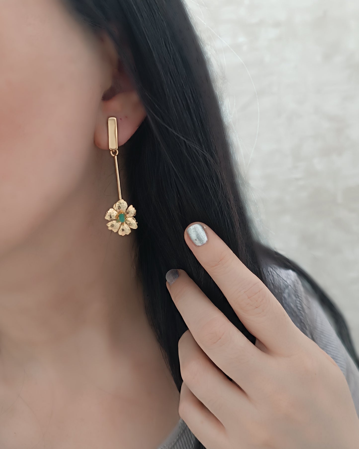 Aretes con esmeralda, Marialis