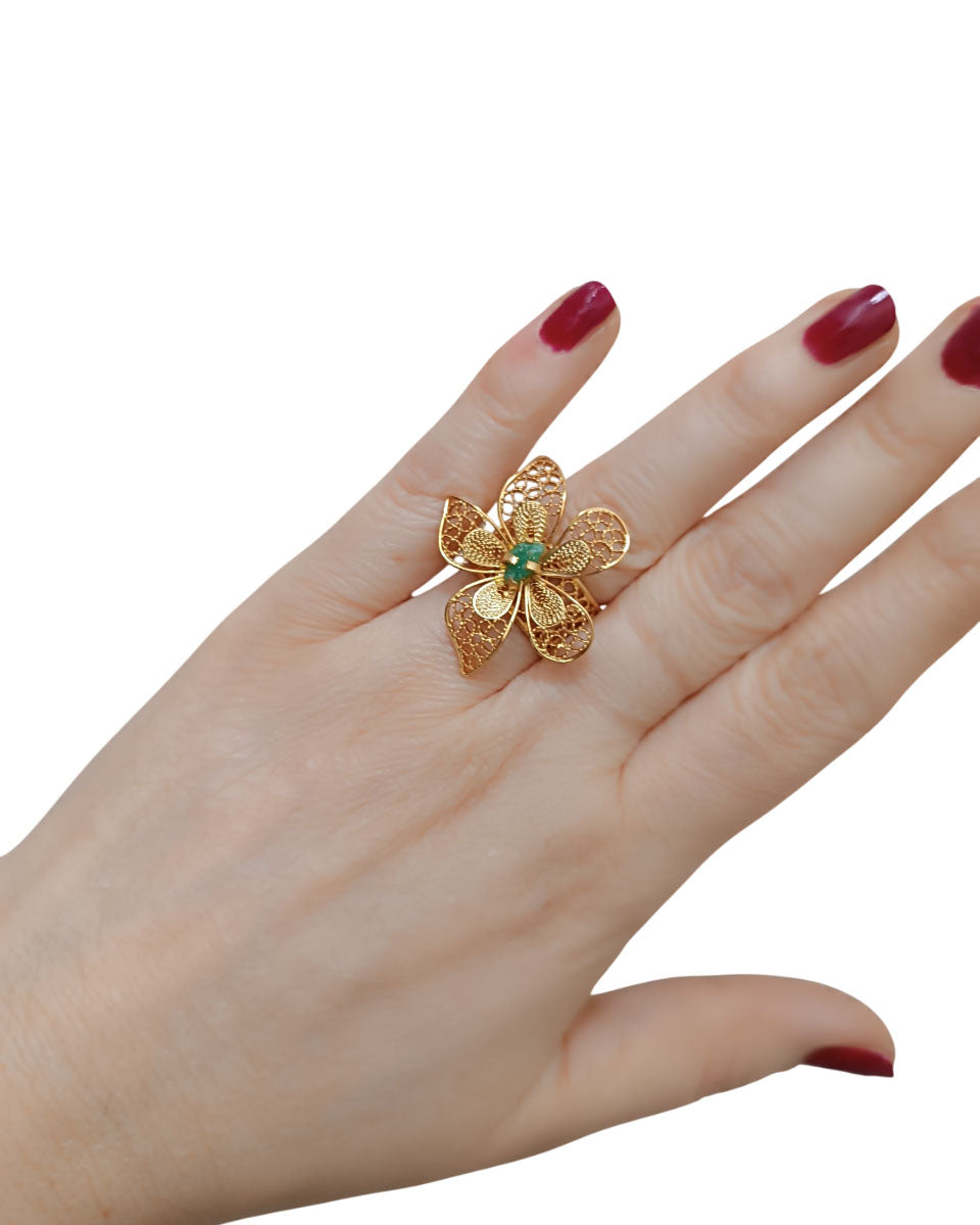 Anillo en filigrana con esmeralda, Acacias