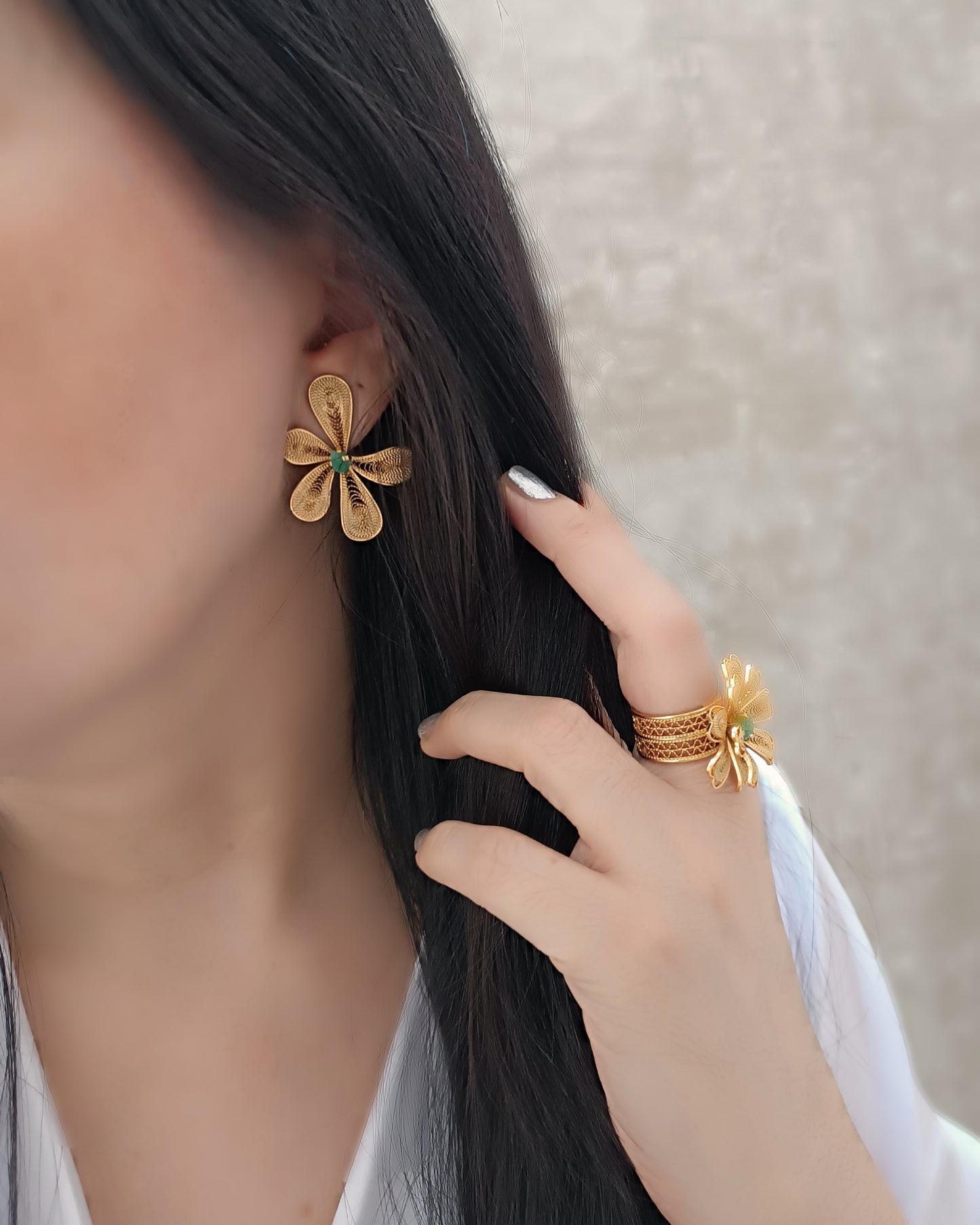 Aretes filigrana Ximena, con esmeralda