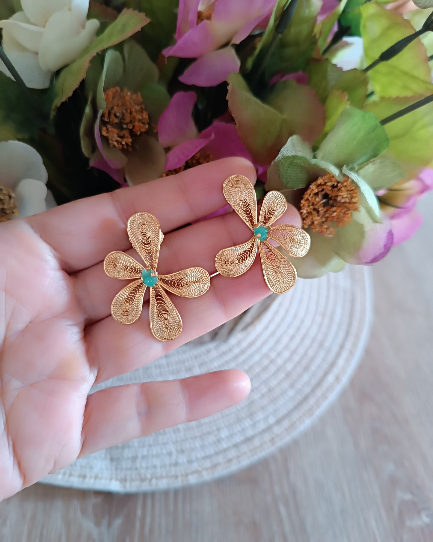Aretes filigrana Ximena, con esmeralda