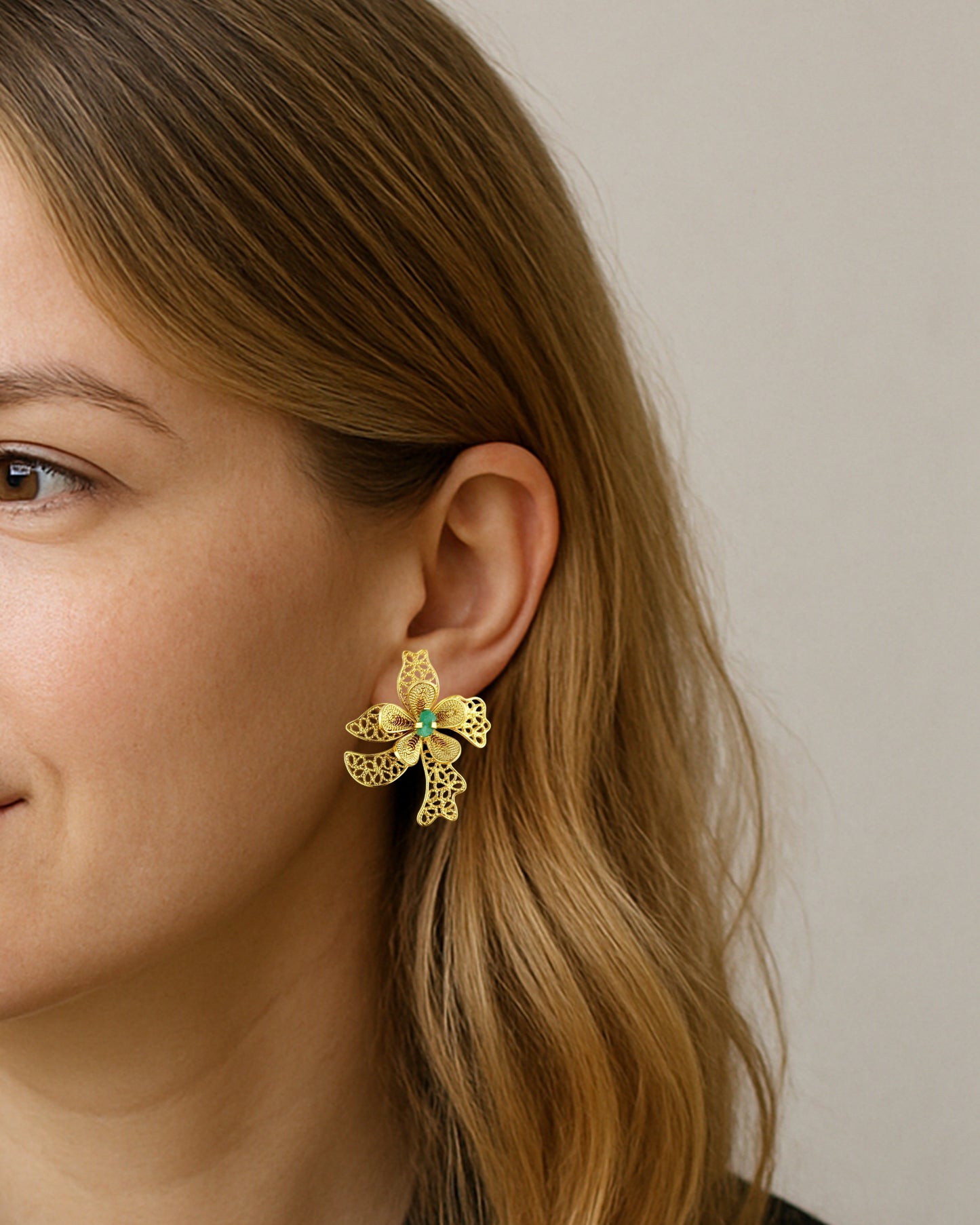 Aretes en filigrana orquídea y esmeralda
