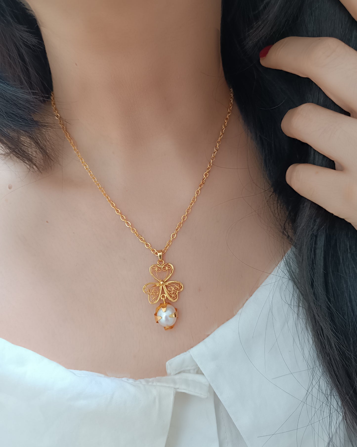 Collar con topos en perla Miriam