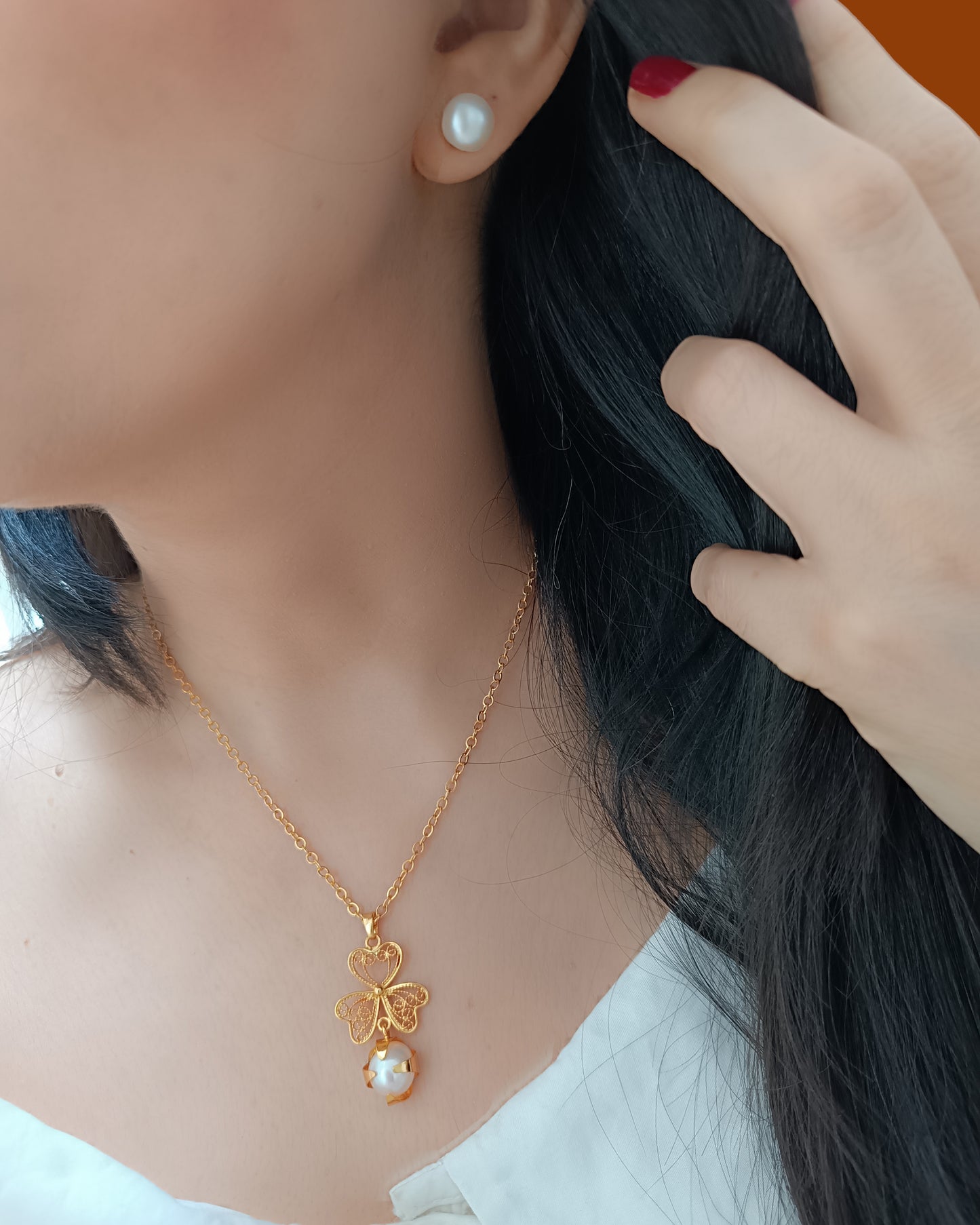 Collar con topos en perla Miriam
