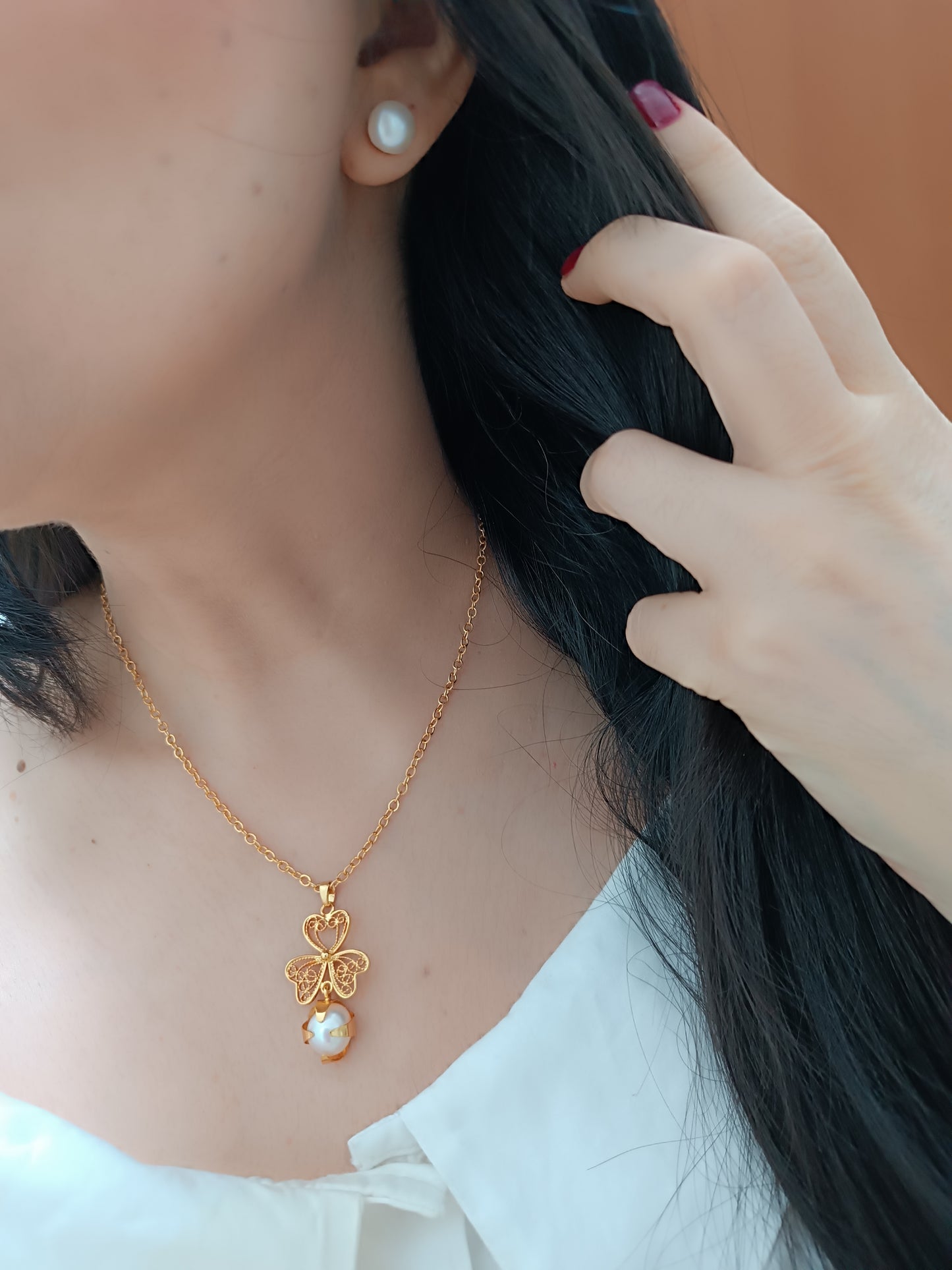 Collar con topos en perla Miriam