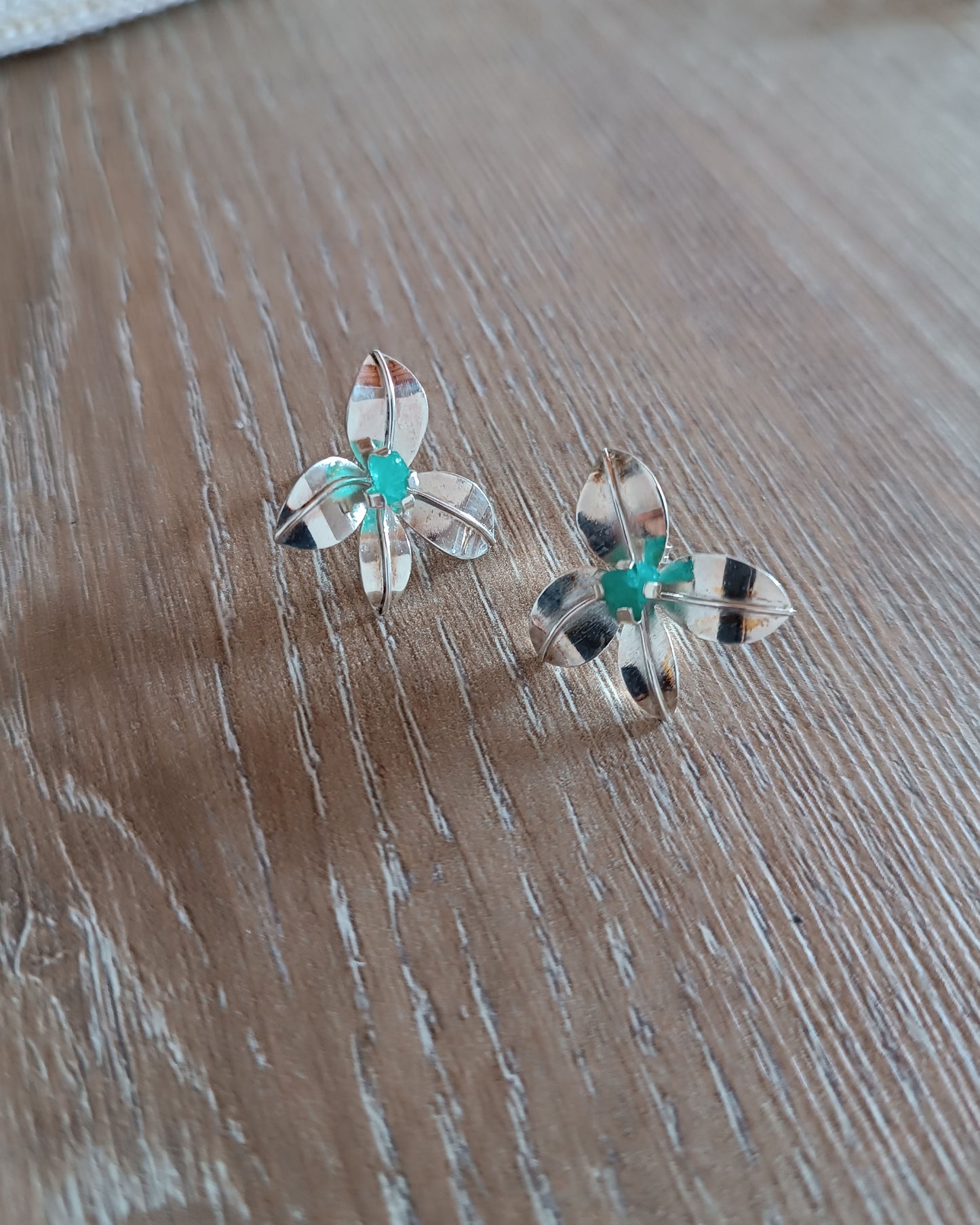 Aretes plata de ley 950 y esmeralda Alessia