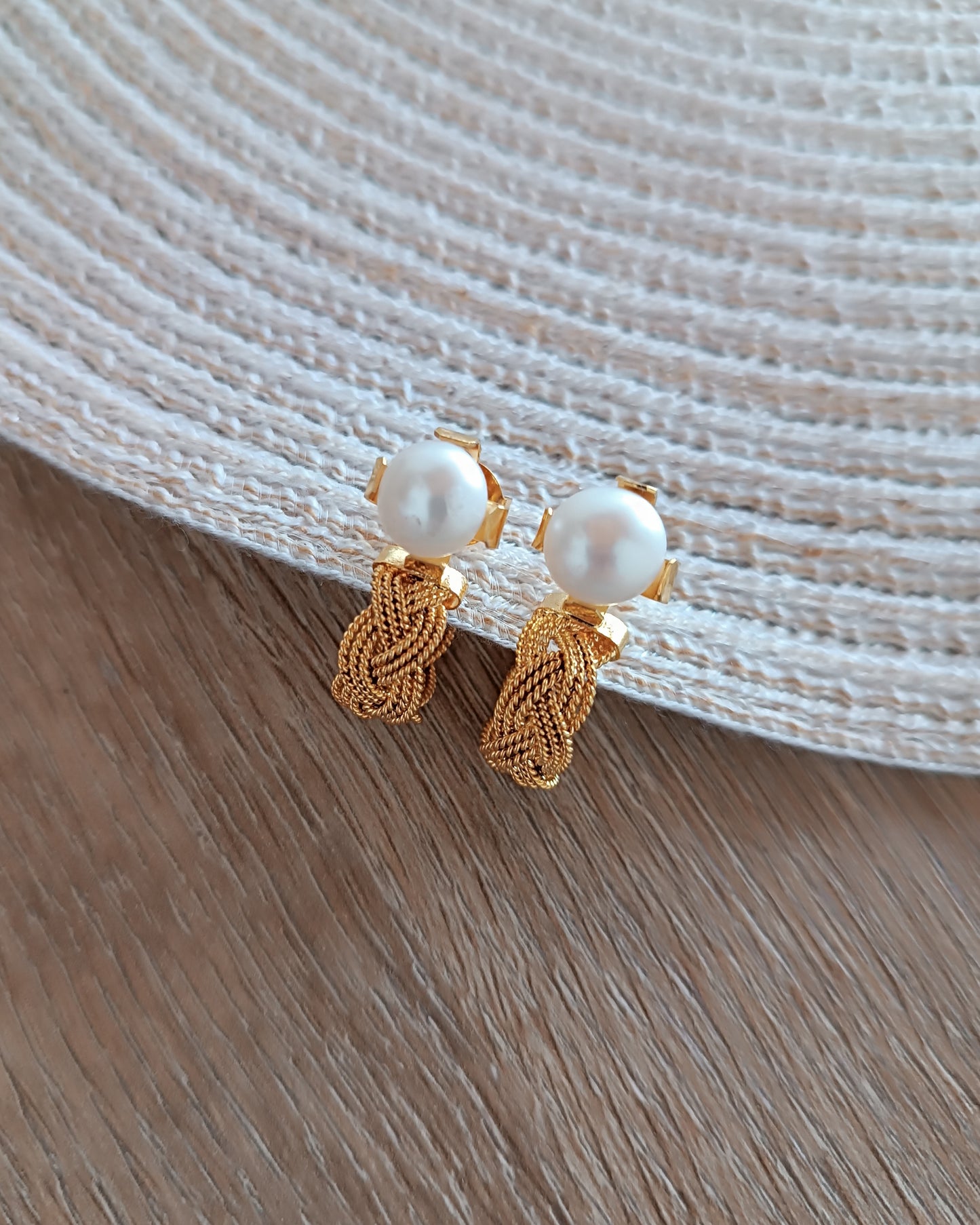 Candongas trenzadas, Olivia