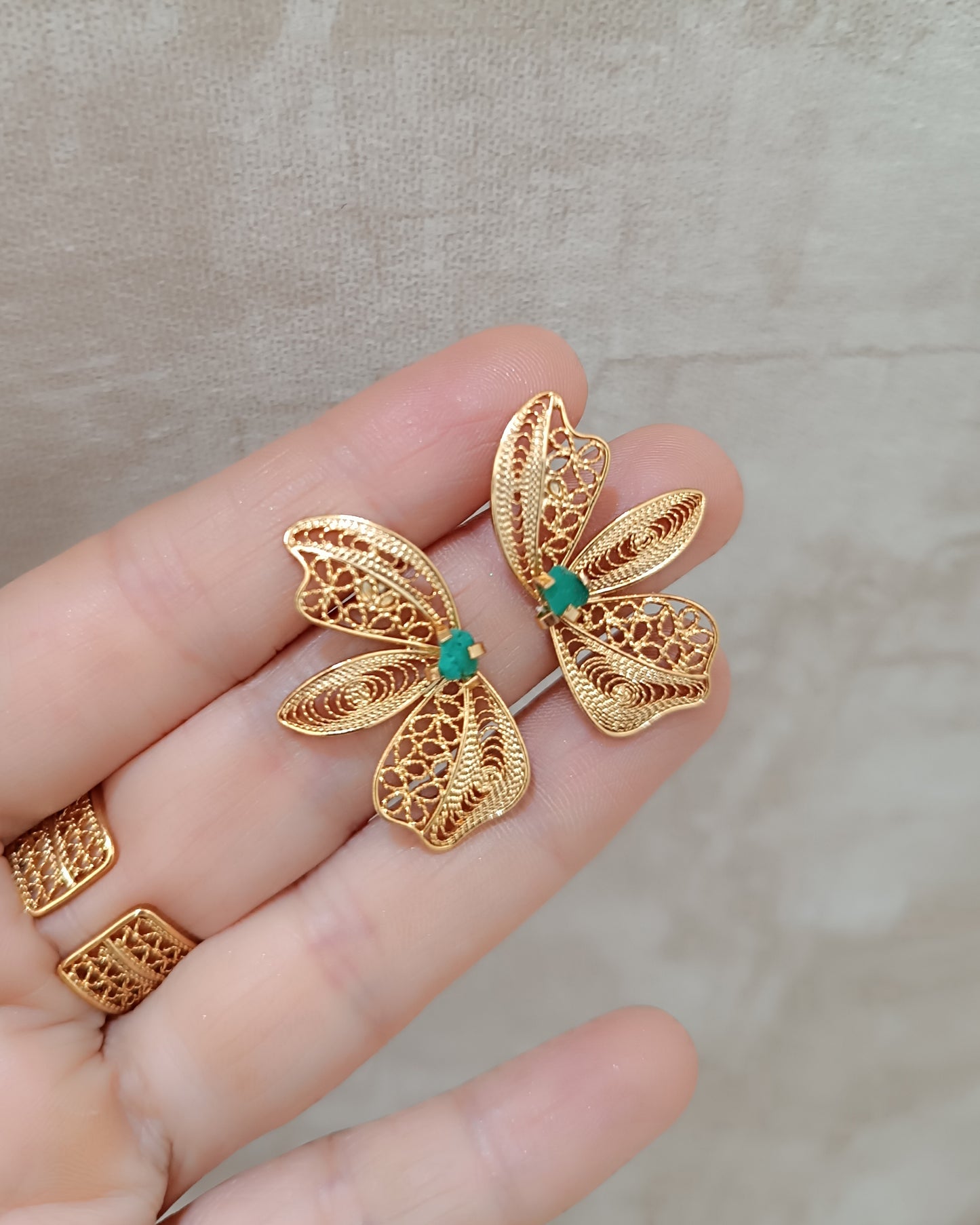 Aretes filigrana y esmeralda Alas mariposa