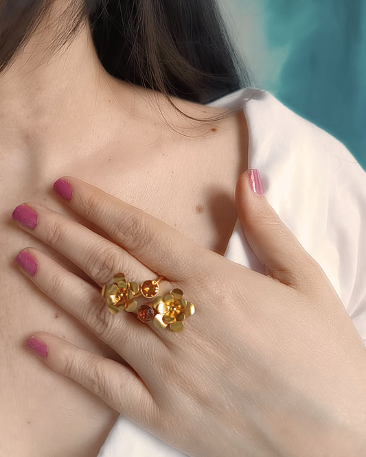 Anillo doble flor y cristales Lianis