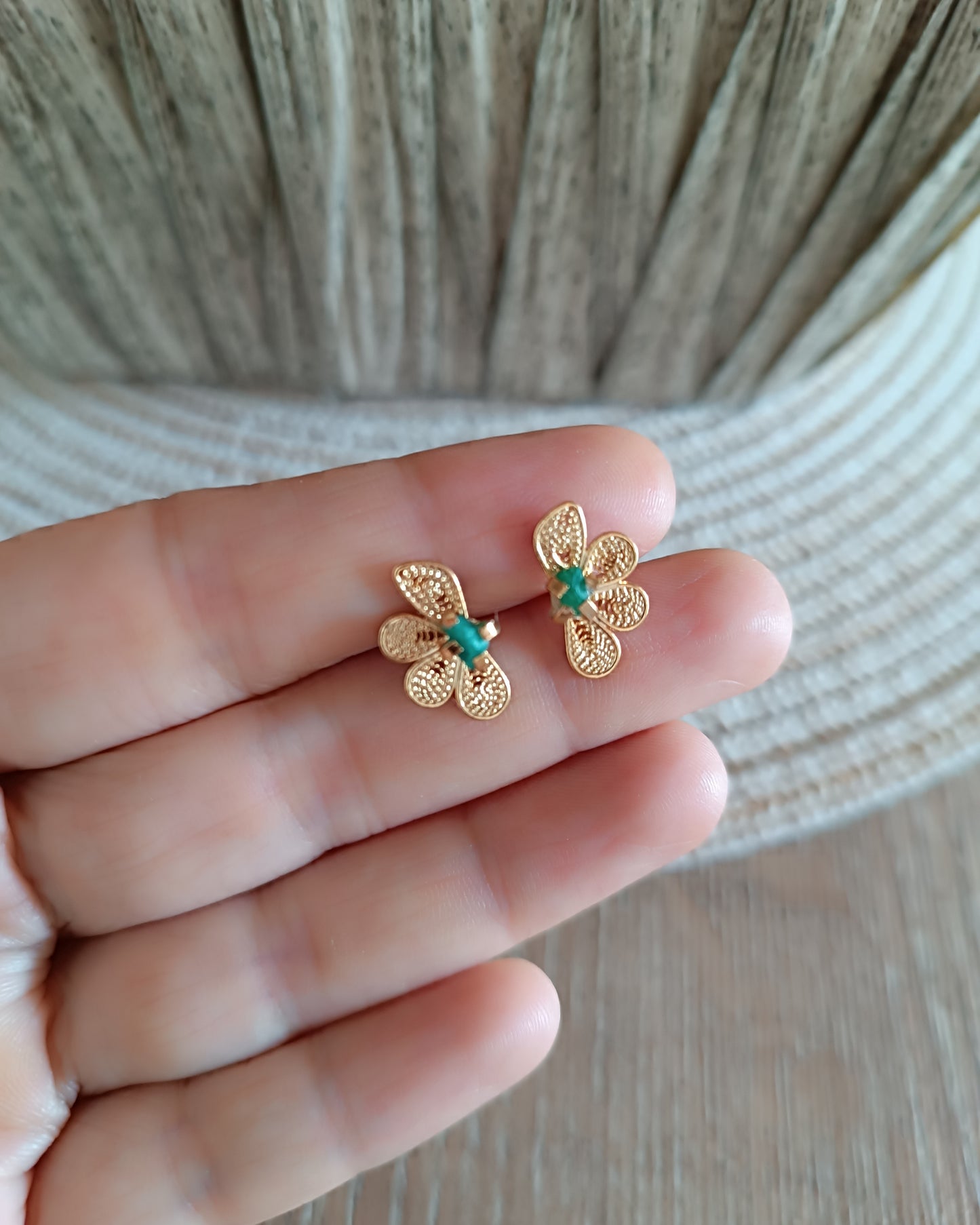 Aretes mini en filigrana con esmeralda Elba