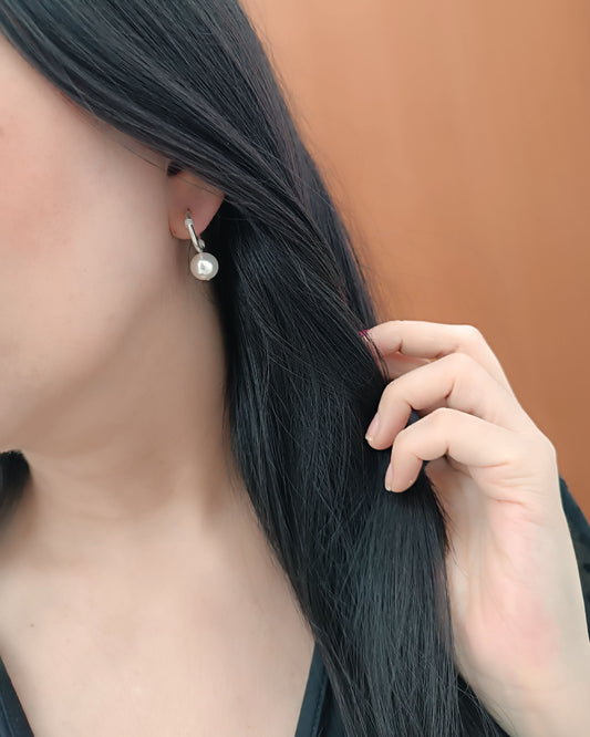 Aretes candongas en plata ley 950 con perla Lucky