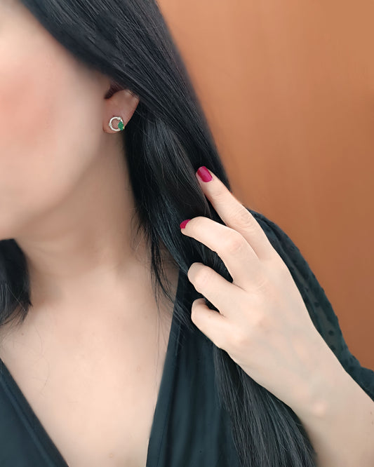 Aretes mini en plata de ley 950 y esmeralda Viky