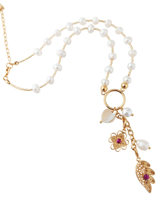 Collar de perlas y colgantes Delfina