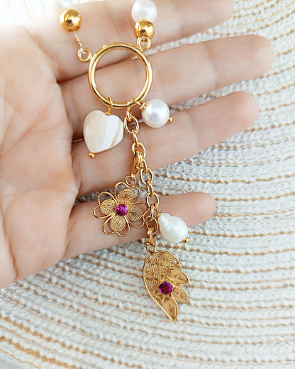Collar de perlas y colgantes Delfina