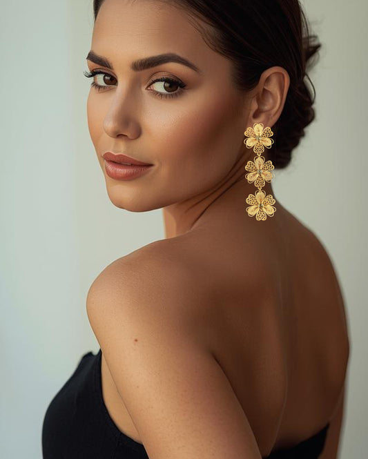 Aretes triple flor Carmelita Dorados