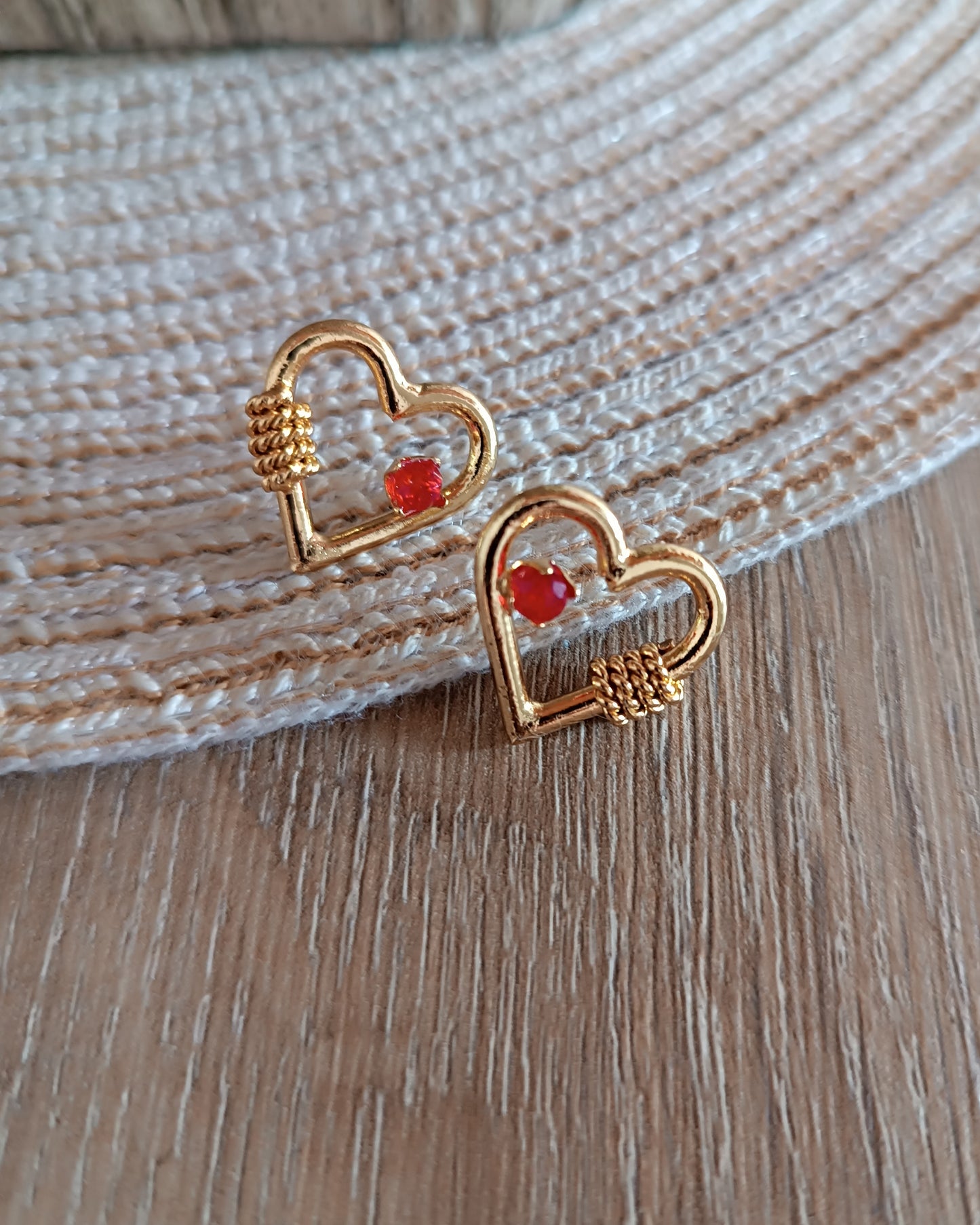 Aretes topos corazón y cristal rojo