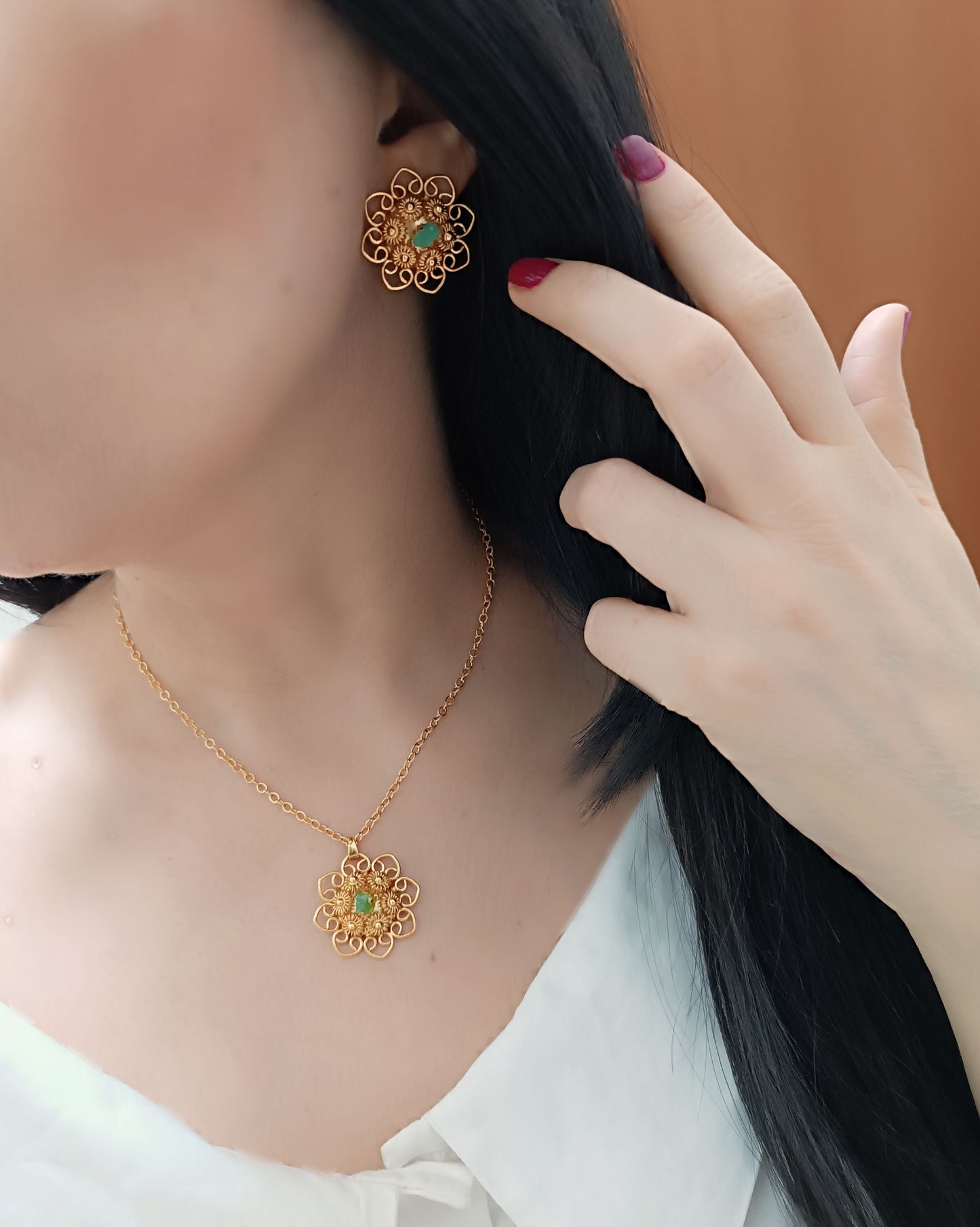 Juego filigrana con tomatillos y esmeralda