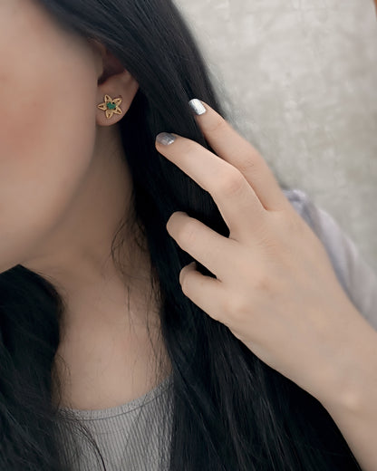 Aretes mini filigrana  y esmeralda estrellita