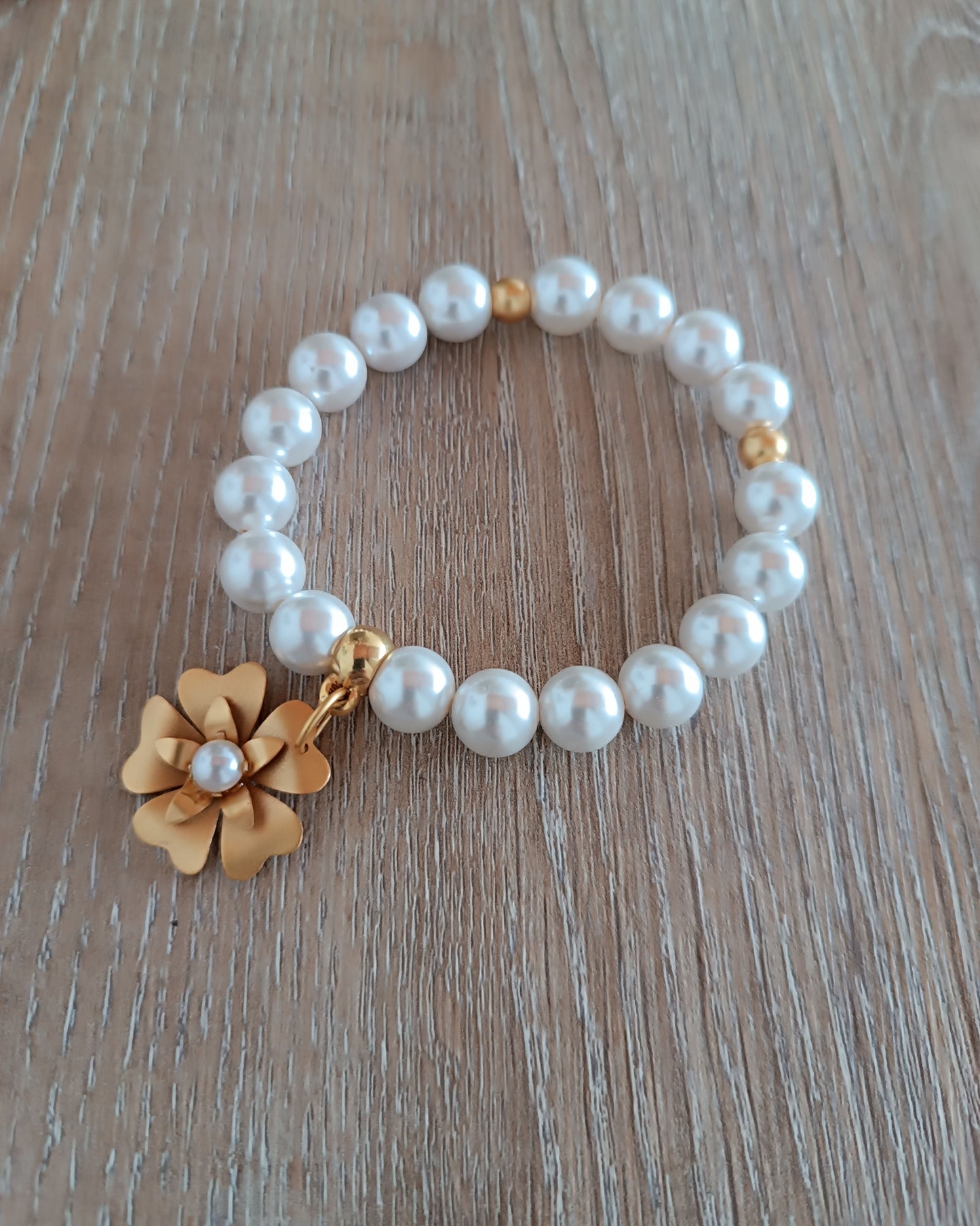 Pulsera de perlas Shell y flor Adalina