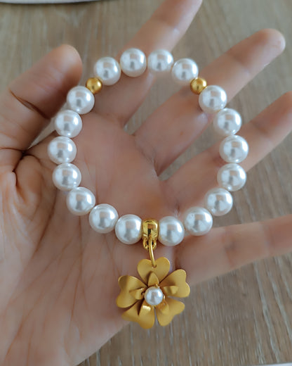Pulsera de perlas Shell y flor Adalina