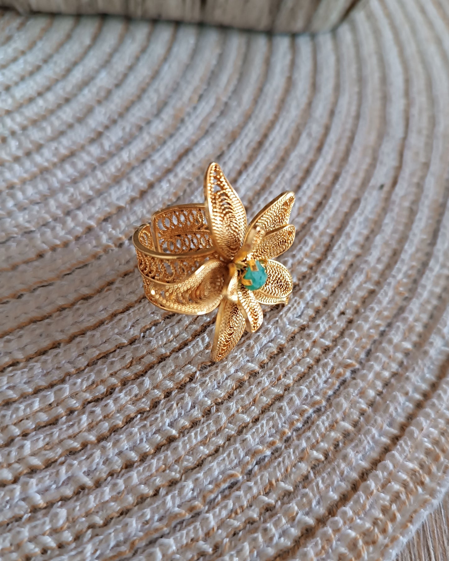 Anillo maxi en filigrana con esmeralda Andrea