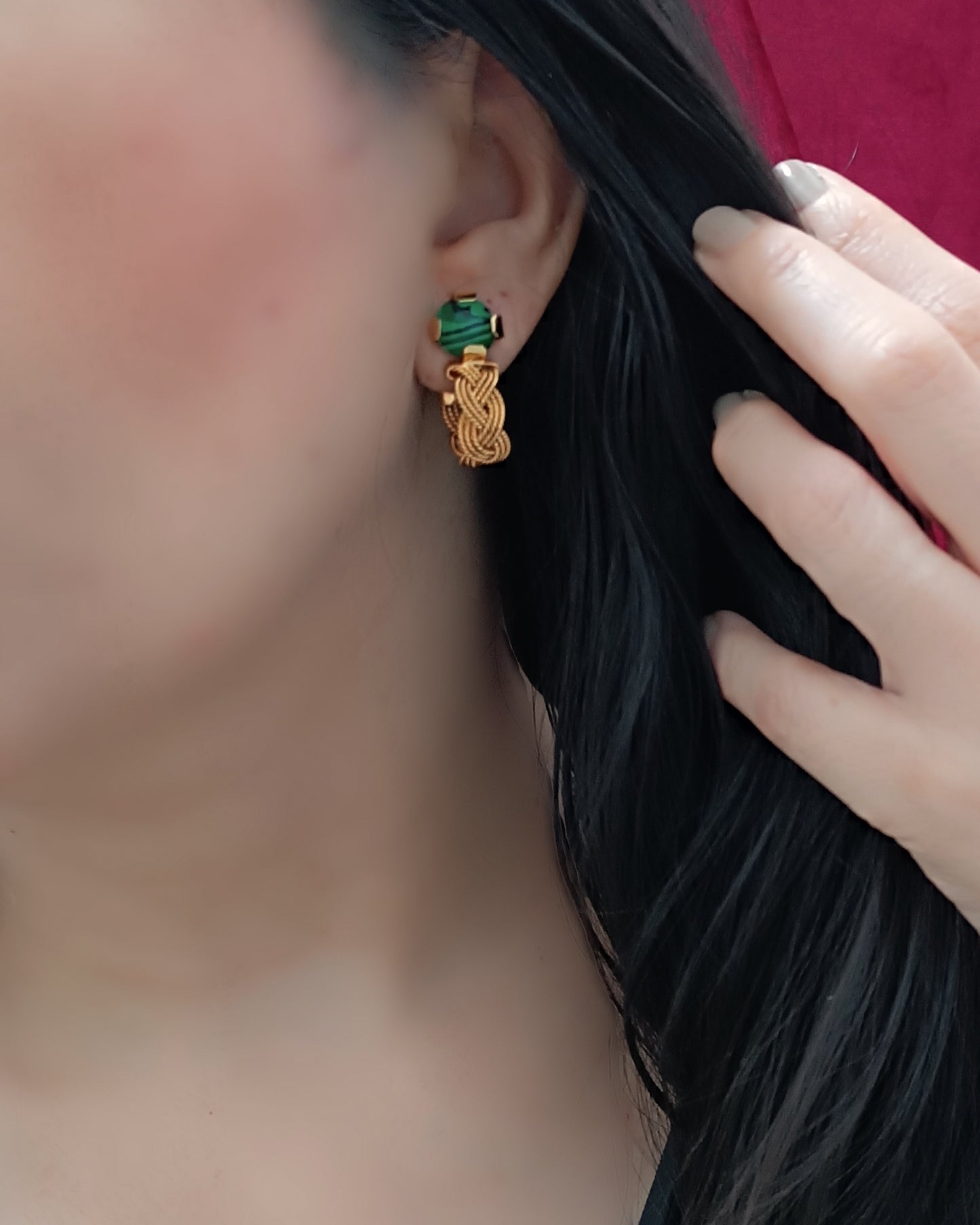 Candongas trenzadas, Olivia