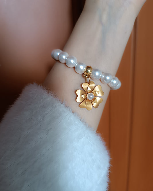 Pulsera de perlas Shell y flor Adalina