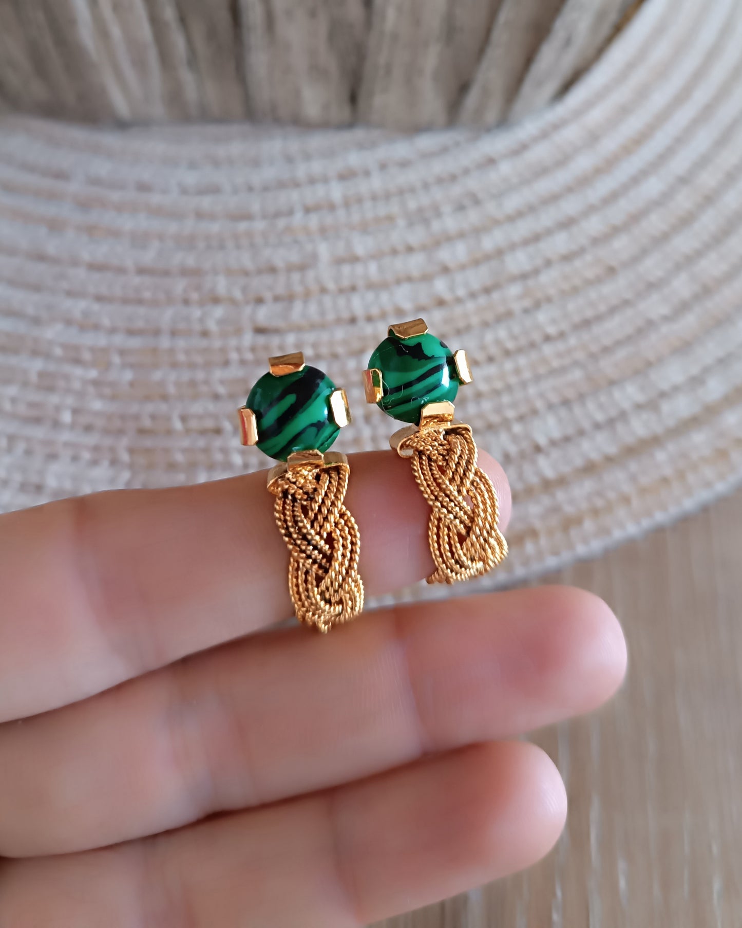 Candongas trenzadas, Olivia