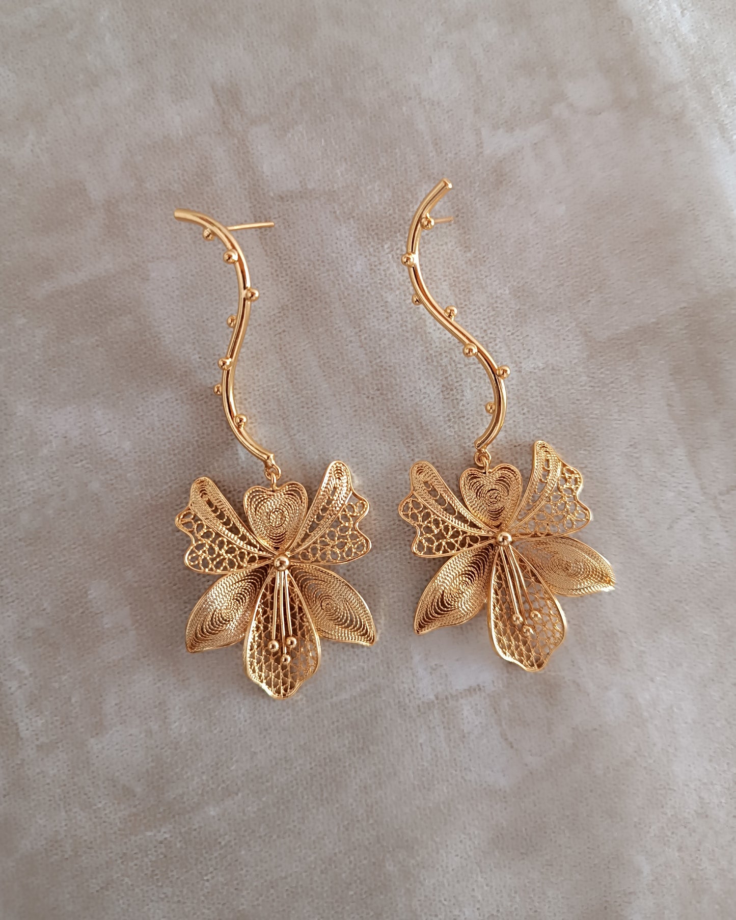 Aretes largos Orquídea, Bela