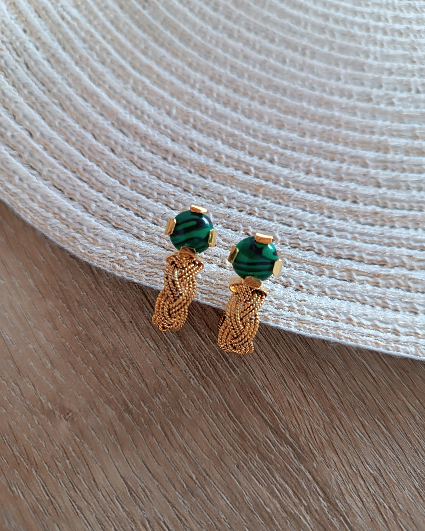 Candongas trenzadas, Olivia