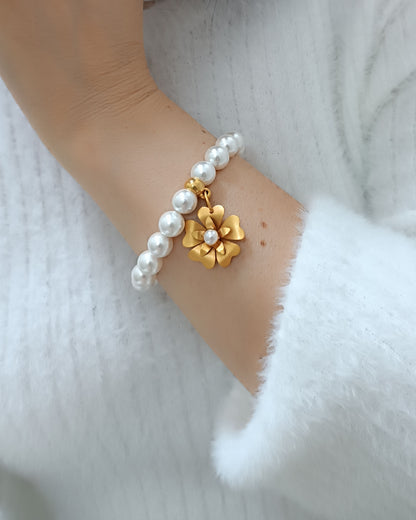 Pulsera de perlas Shell y flor Adalina
