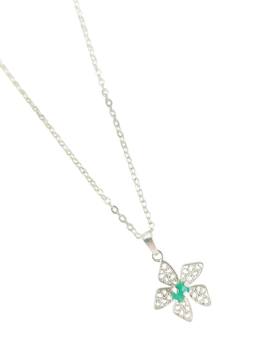 Cadena con dije en plata de ley 950 Azucena, con esmeralda
